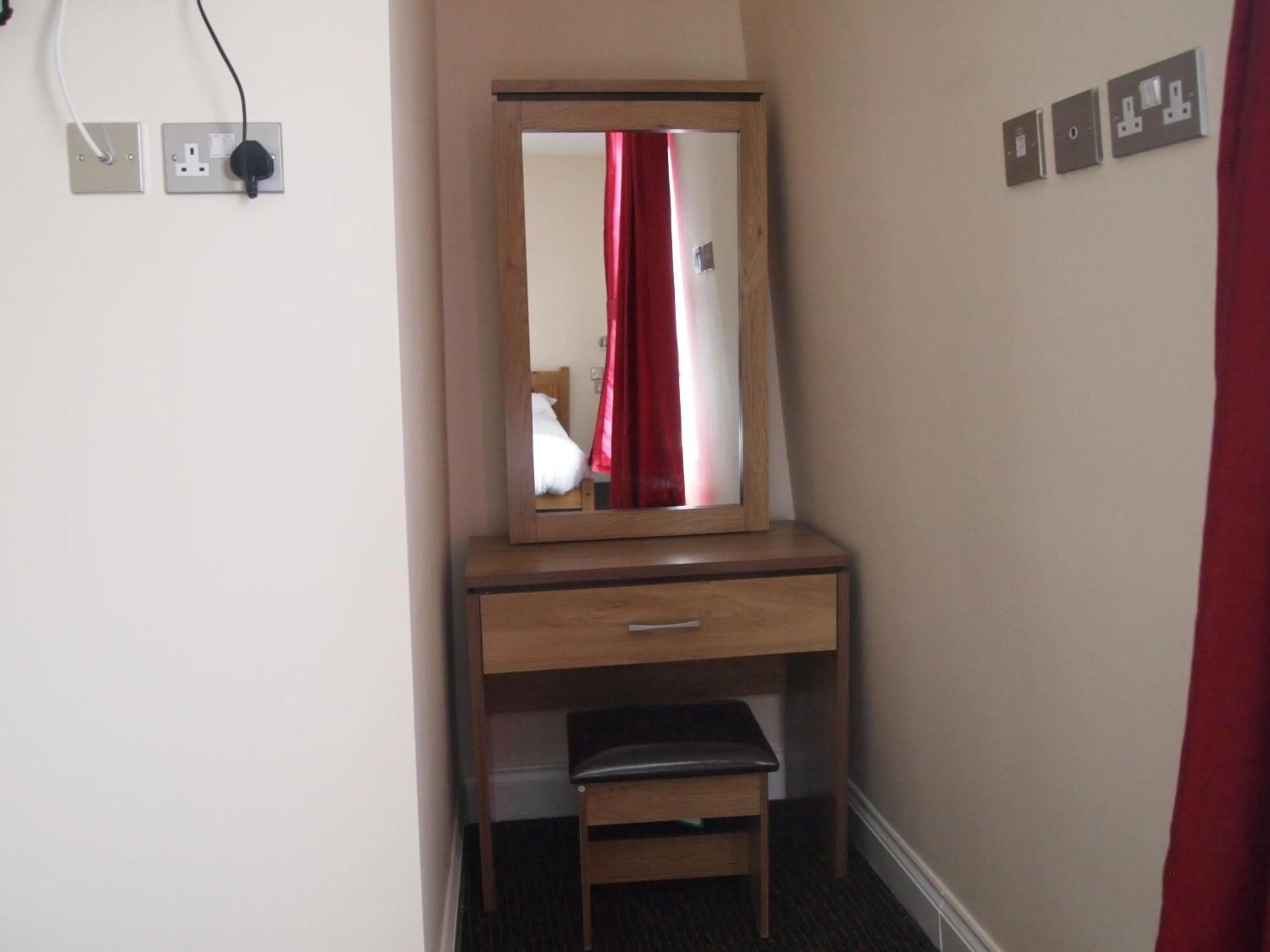 Area and facilities in Earls Court Garden Hotel