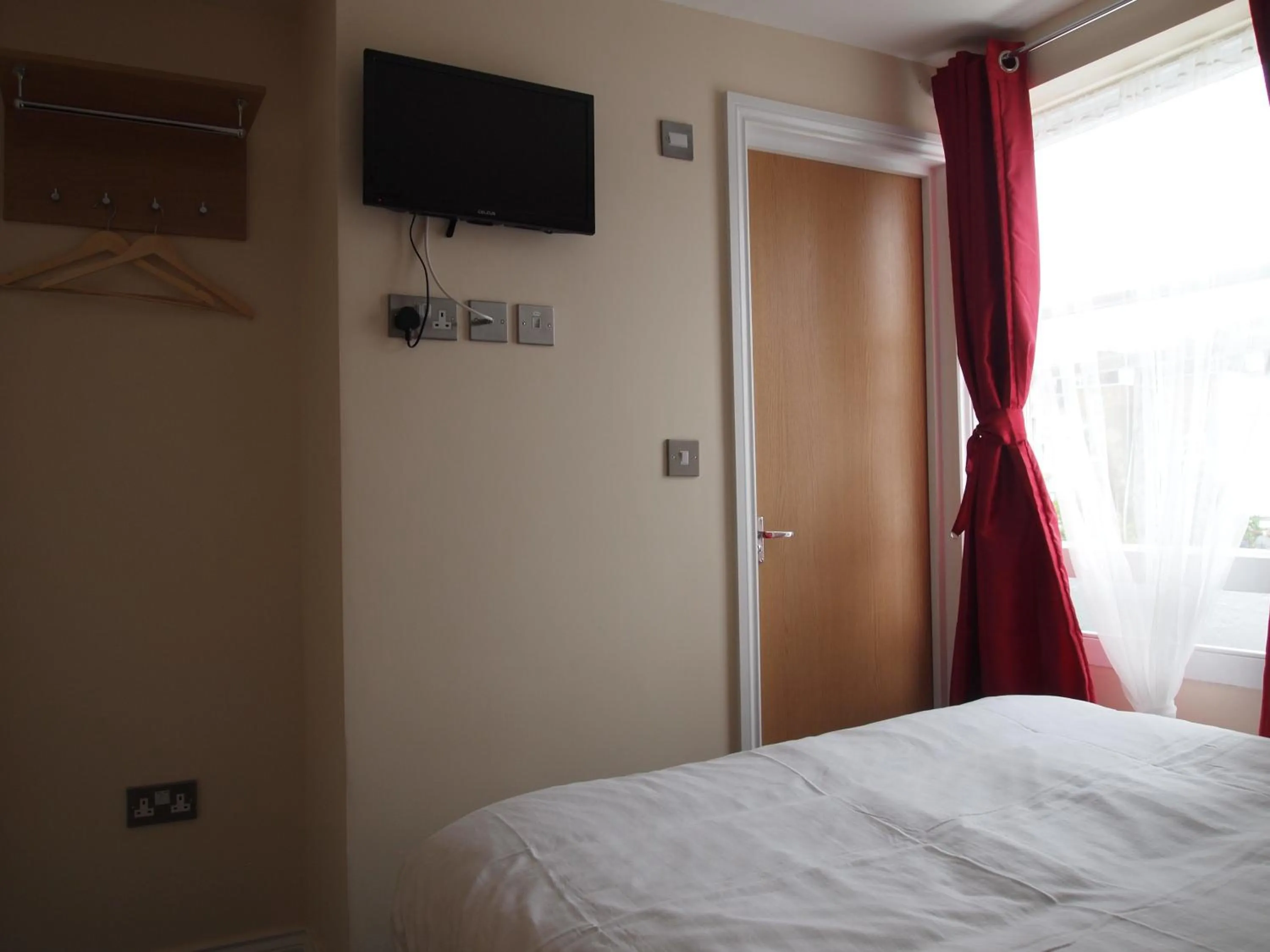 Bedroom, Bed in Earls Court Garden Hotel