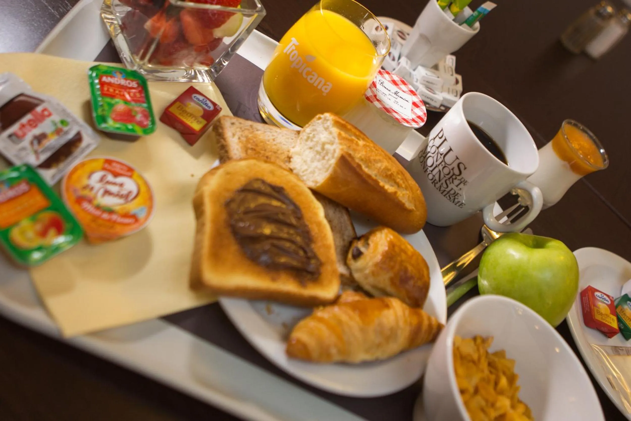 Continental breakfast in Hôtel Inn Chambéry