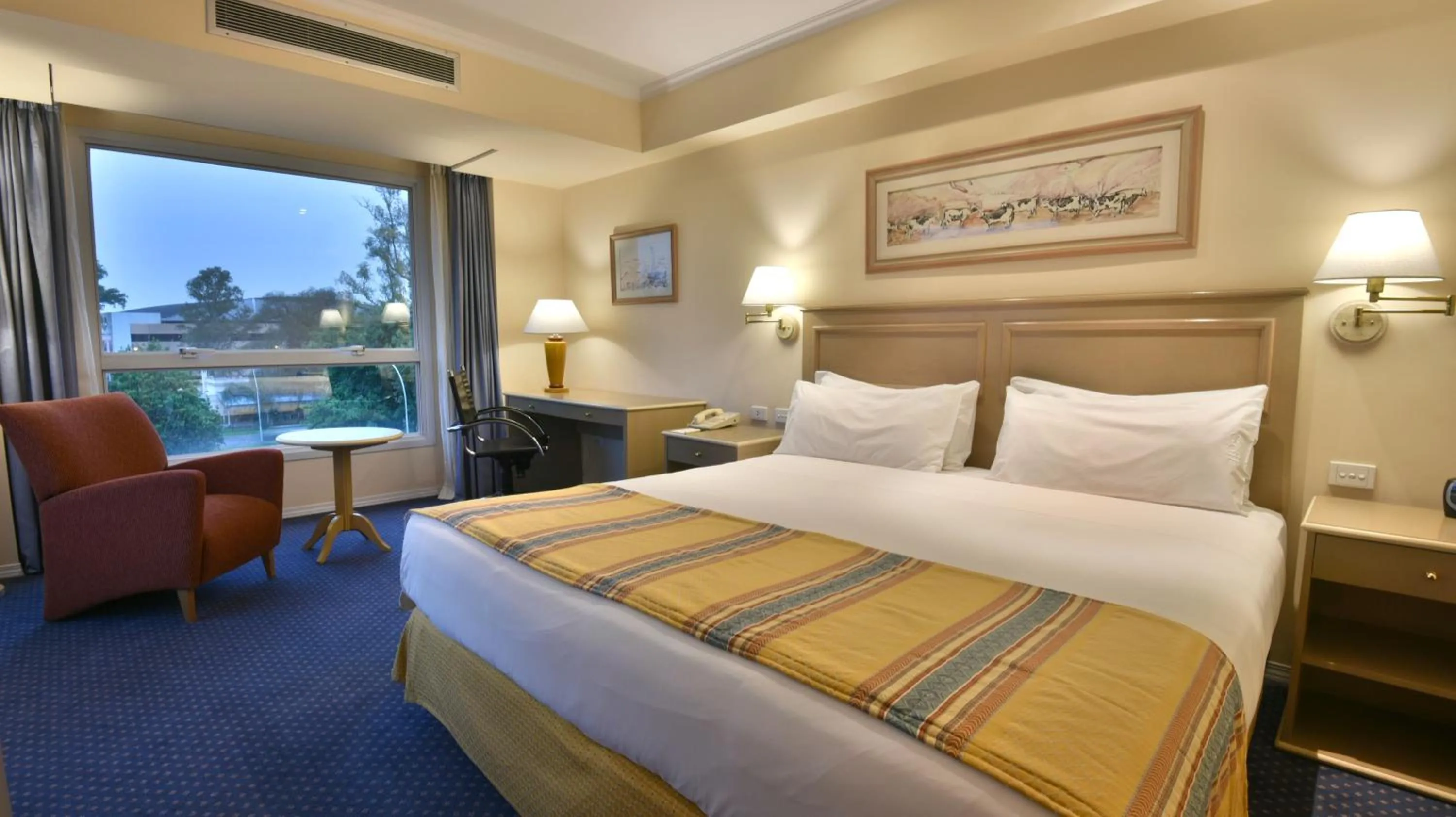Photo of the whole room, Bed in Holiday Inn Cordoba by IHG