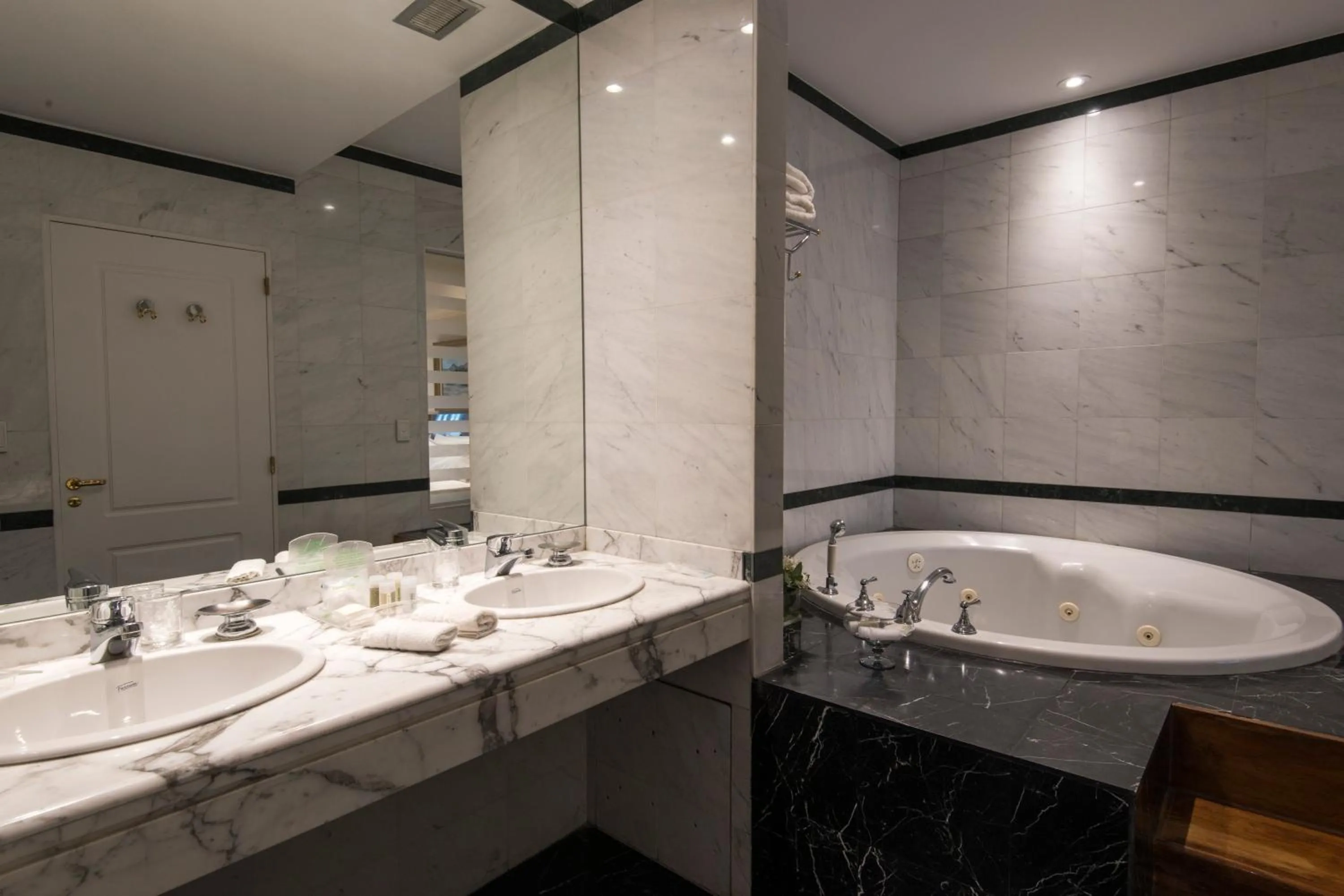 Photo of the whole room in Holiday Inn Cordoba by IHG