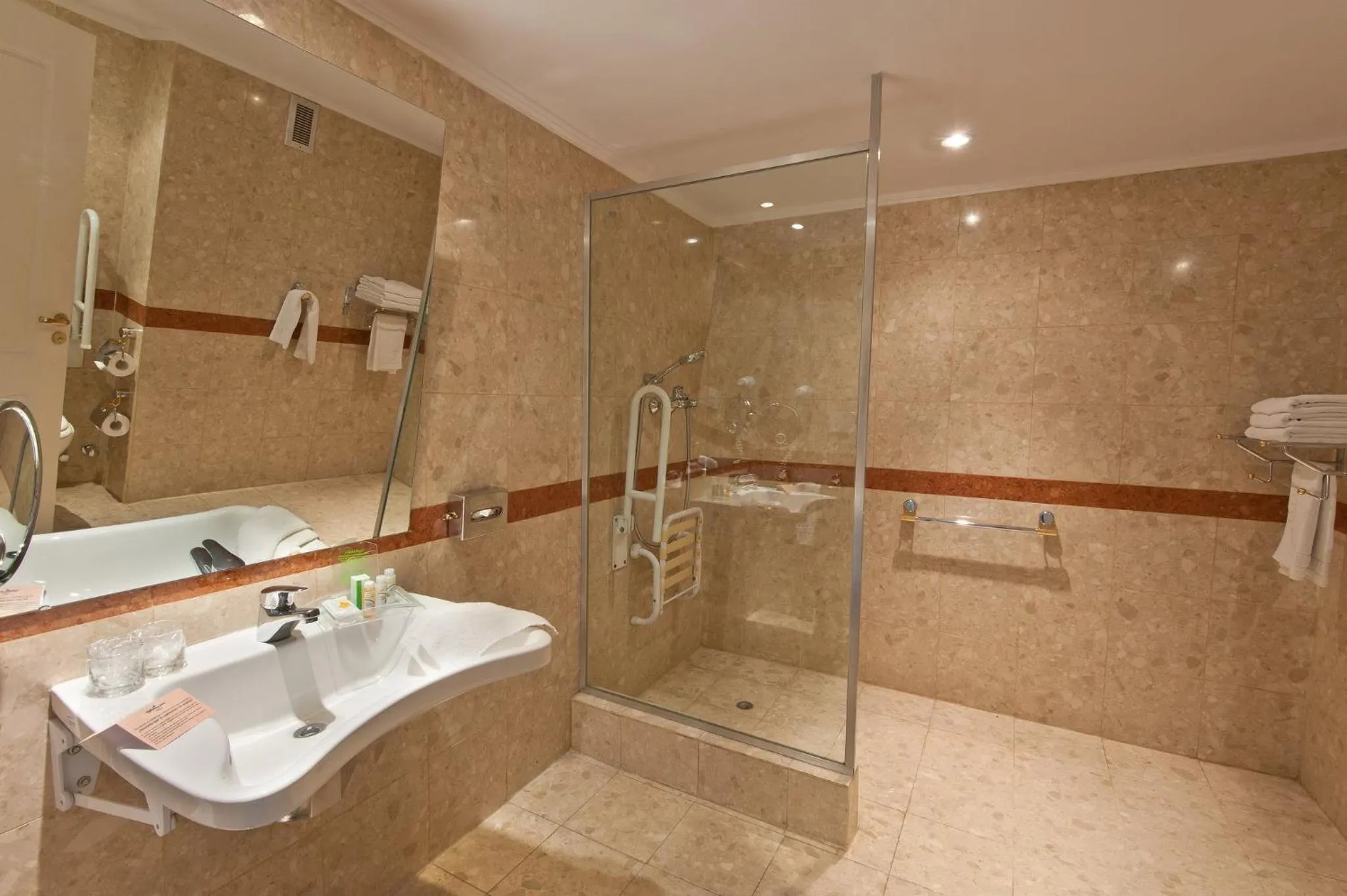 Photo of the whole room in Holiday Inn Cordoba by IHG