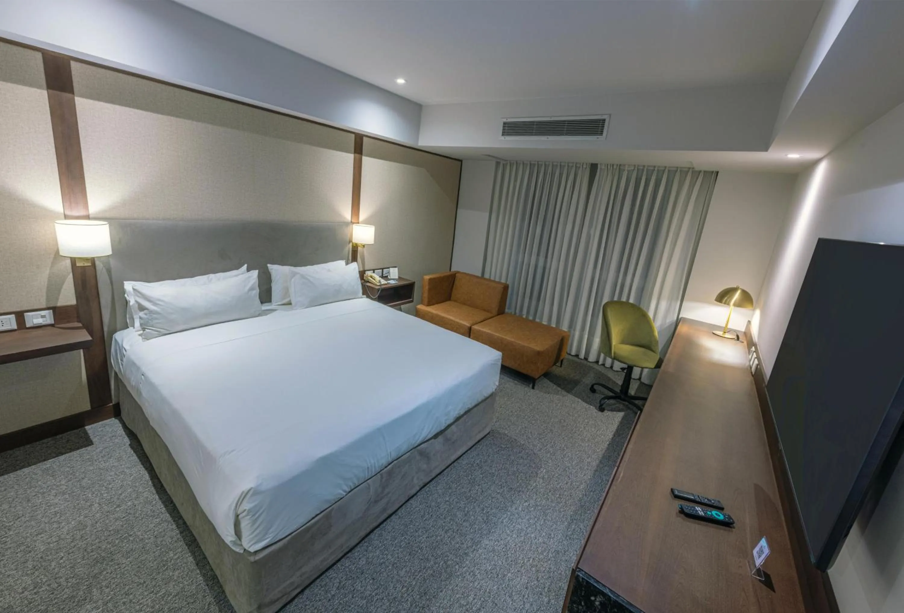 Bed in Holiday Inn Cordoba by IHG