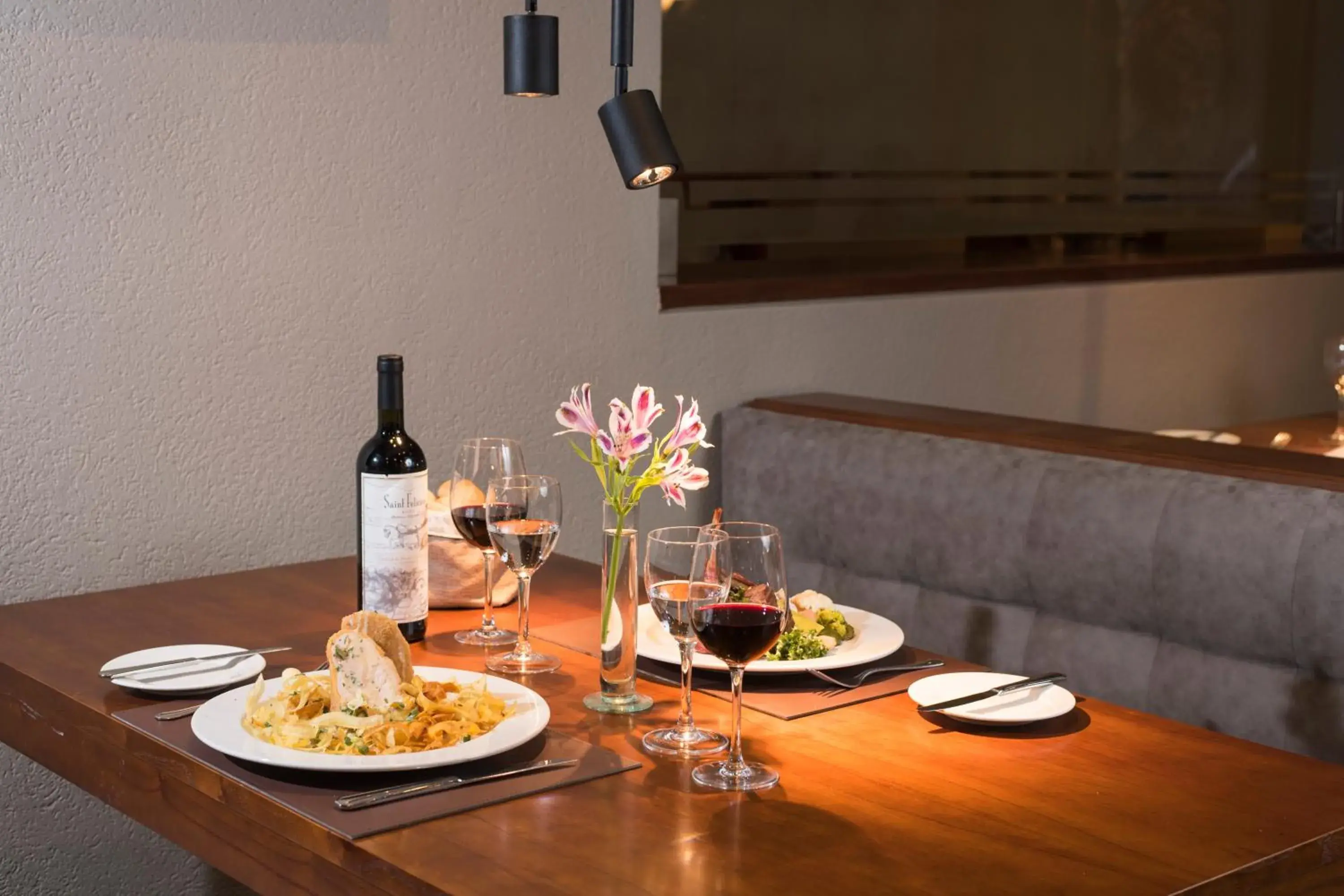 Restaurant/places to eat in Holiday Inn Cordoba by IHG Restaurant/places to eat in Holiday Inn Cordoba by IHG