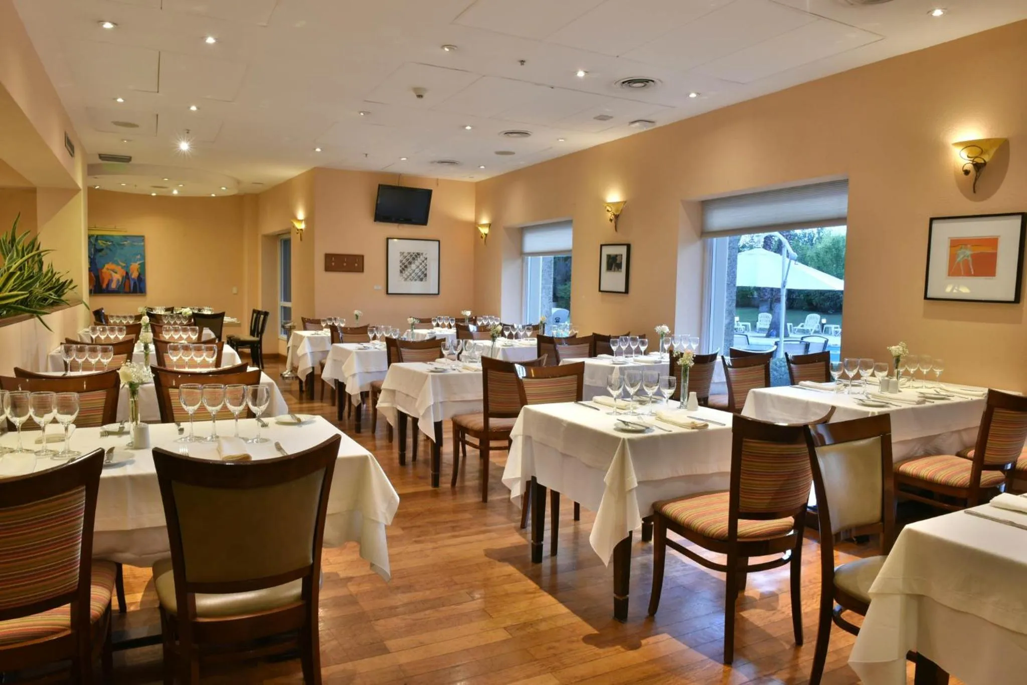 Restaurant/places to eat in Holiday Inn Cordoba by IHG