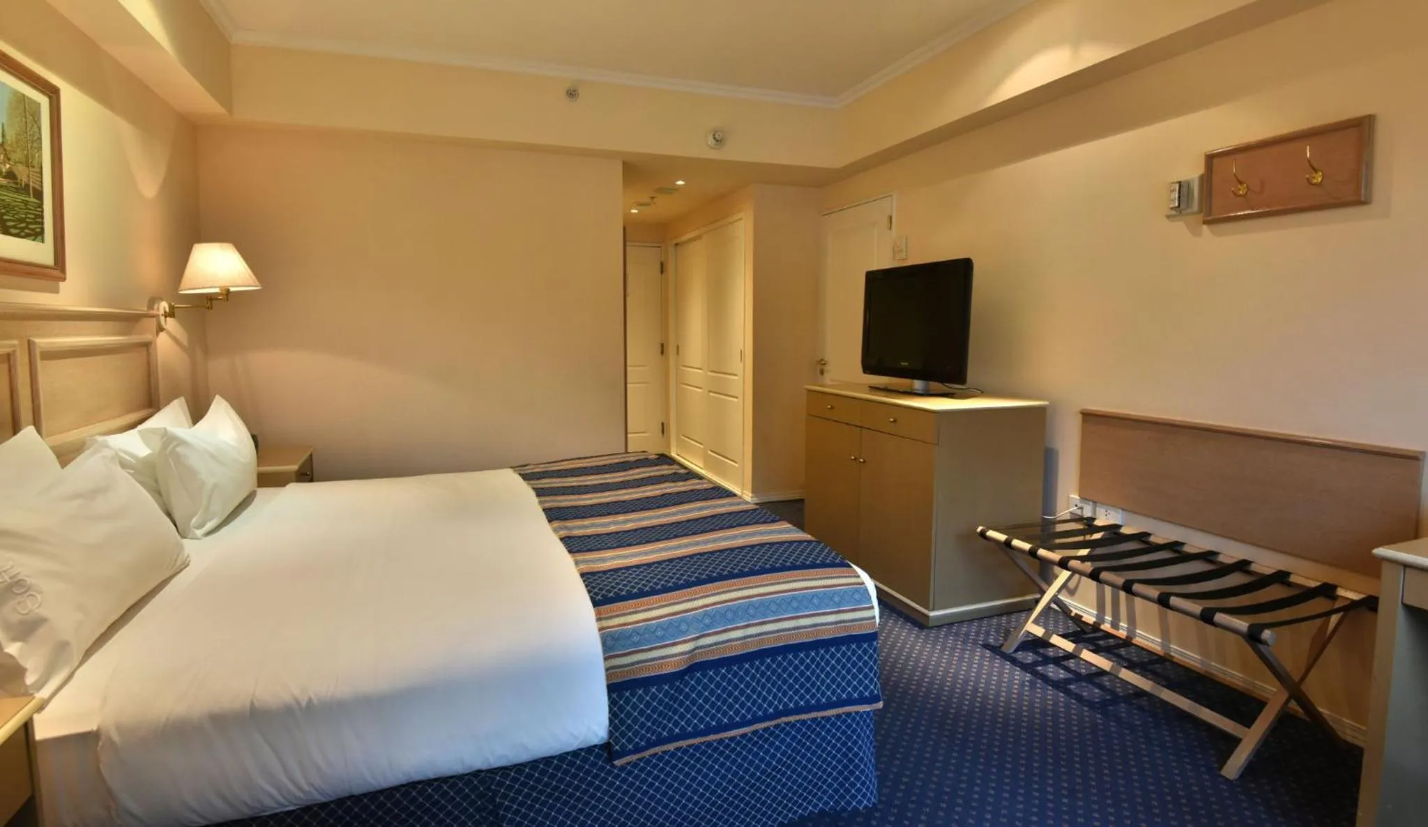 Photo of the whole room, Bed in Holiday Inn Cordoba by IHG