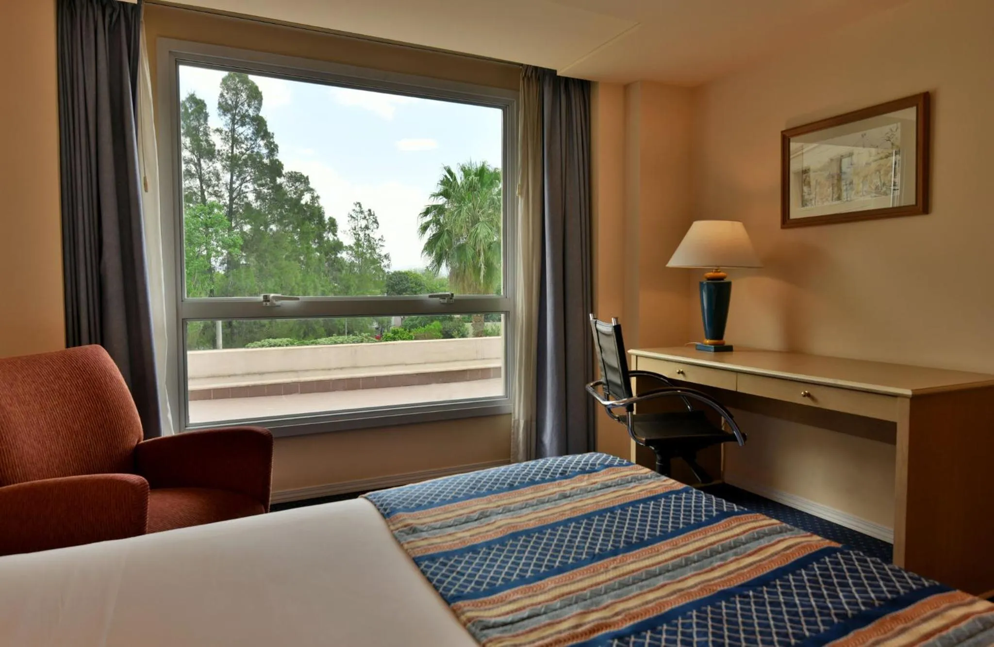 Photo of the whole room, Bed in Holiday Inn Cordoba by IHG
