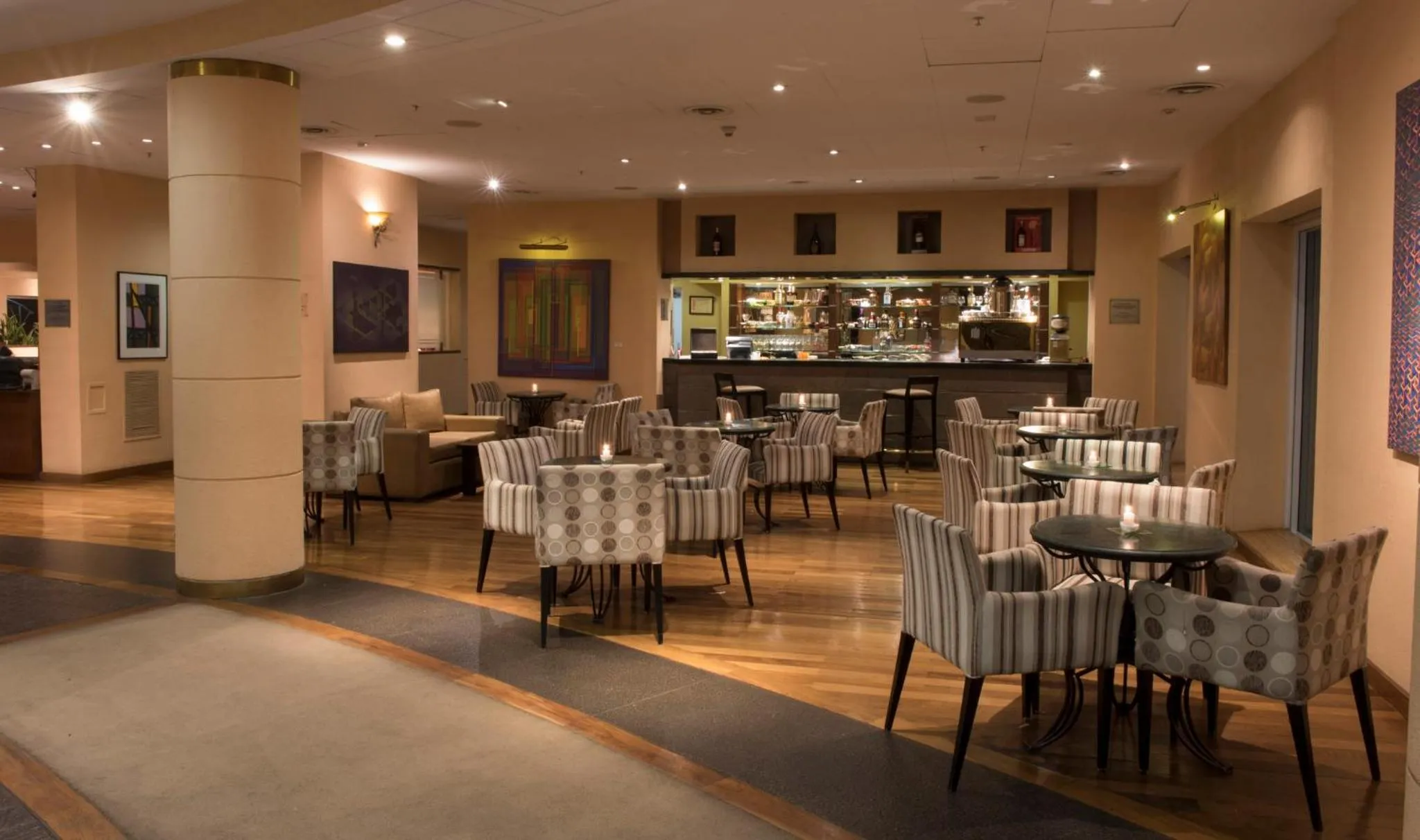 Lounge or bar in Holiday Inn Cordoba by IHG