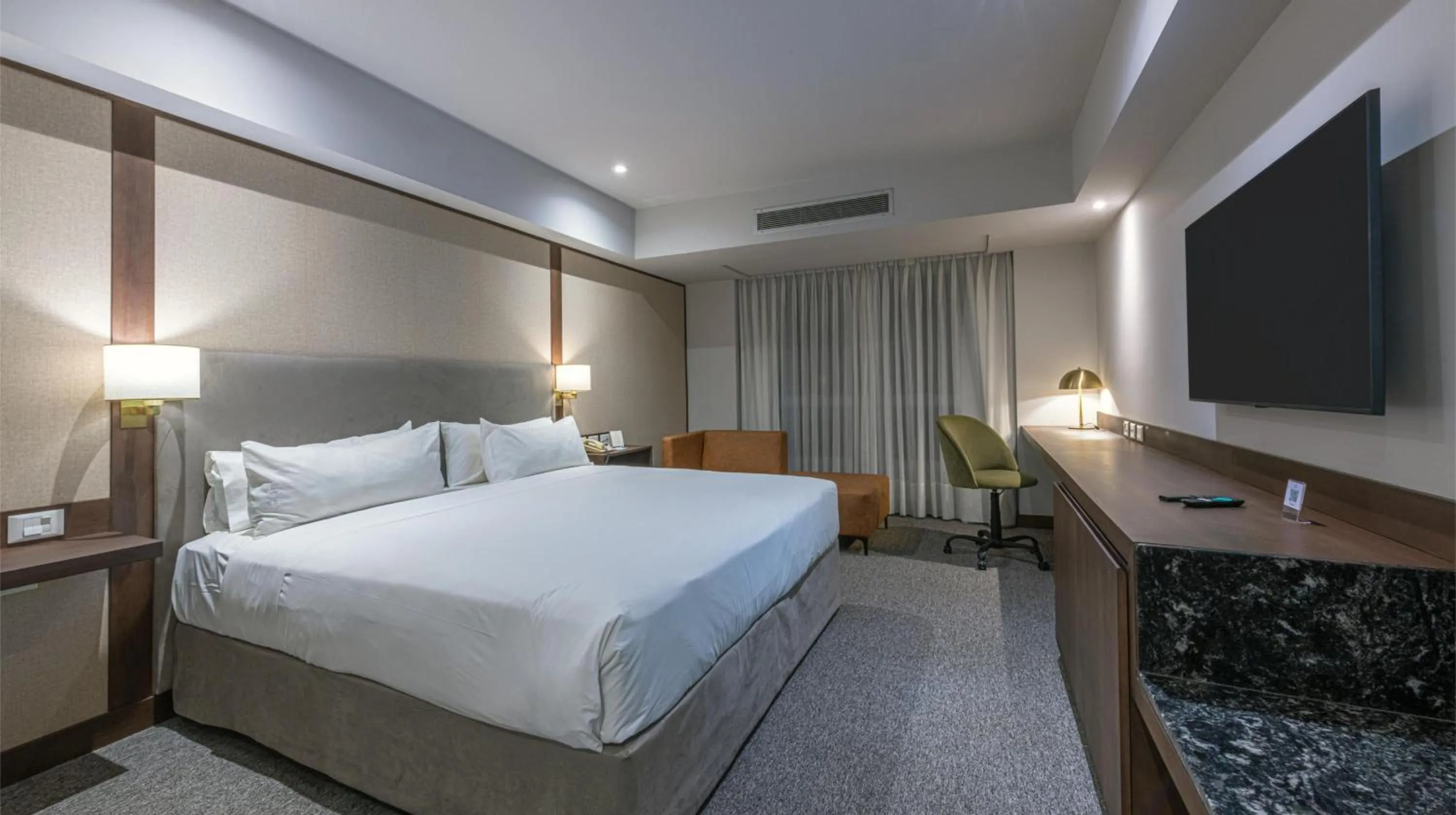 Photo of the whole room, Bed in Holiday Inn Cordoba by IHG