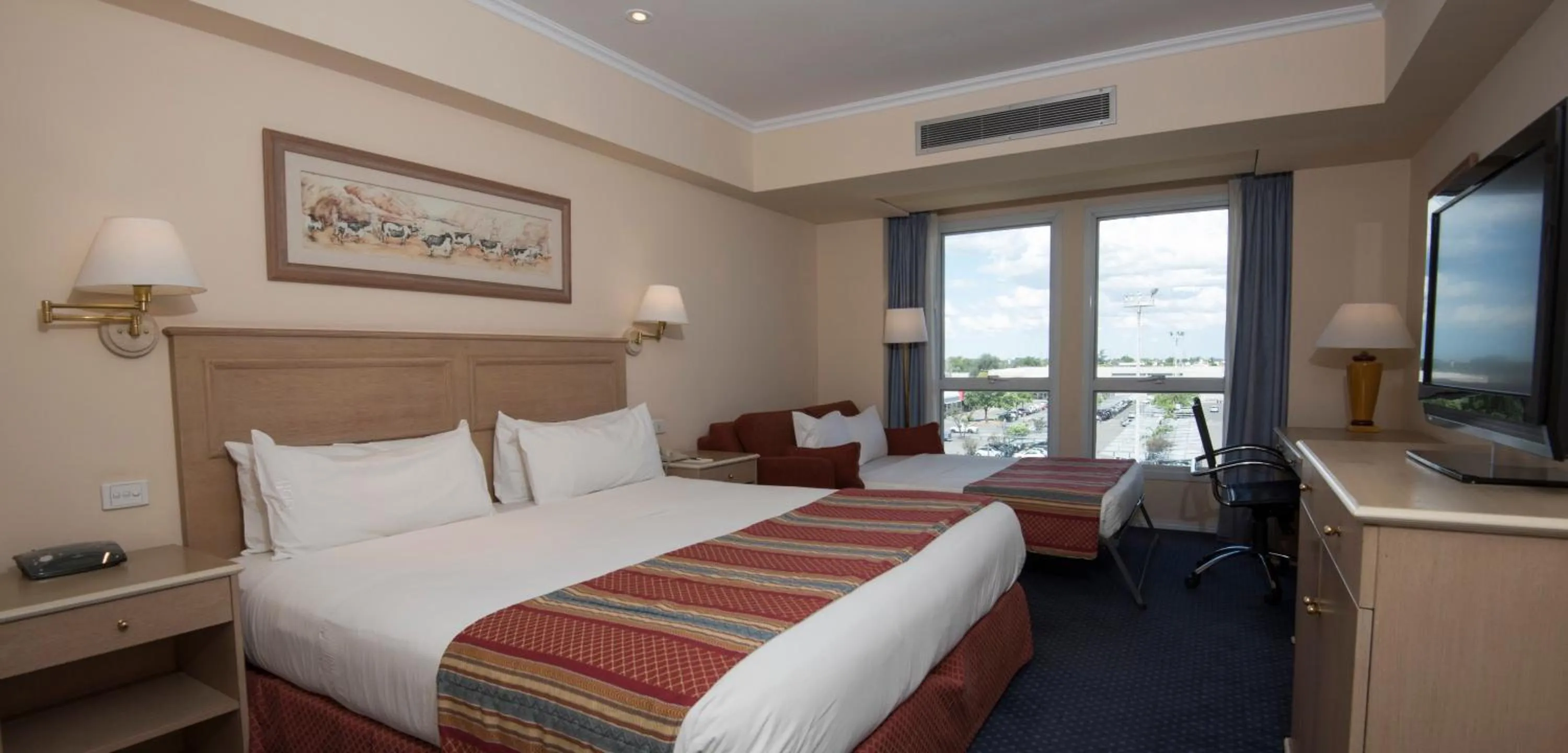 Photo of the whole room, Bed in Holiday Inn Cordoba by IHG