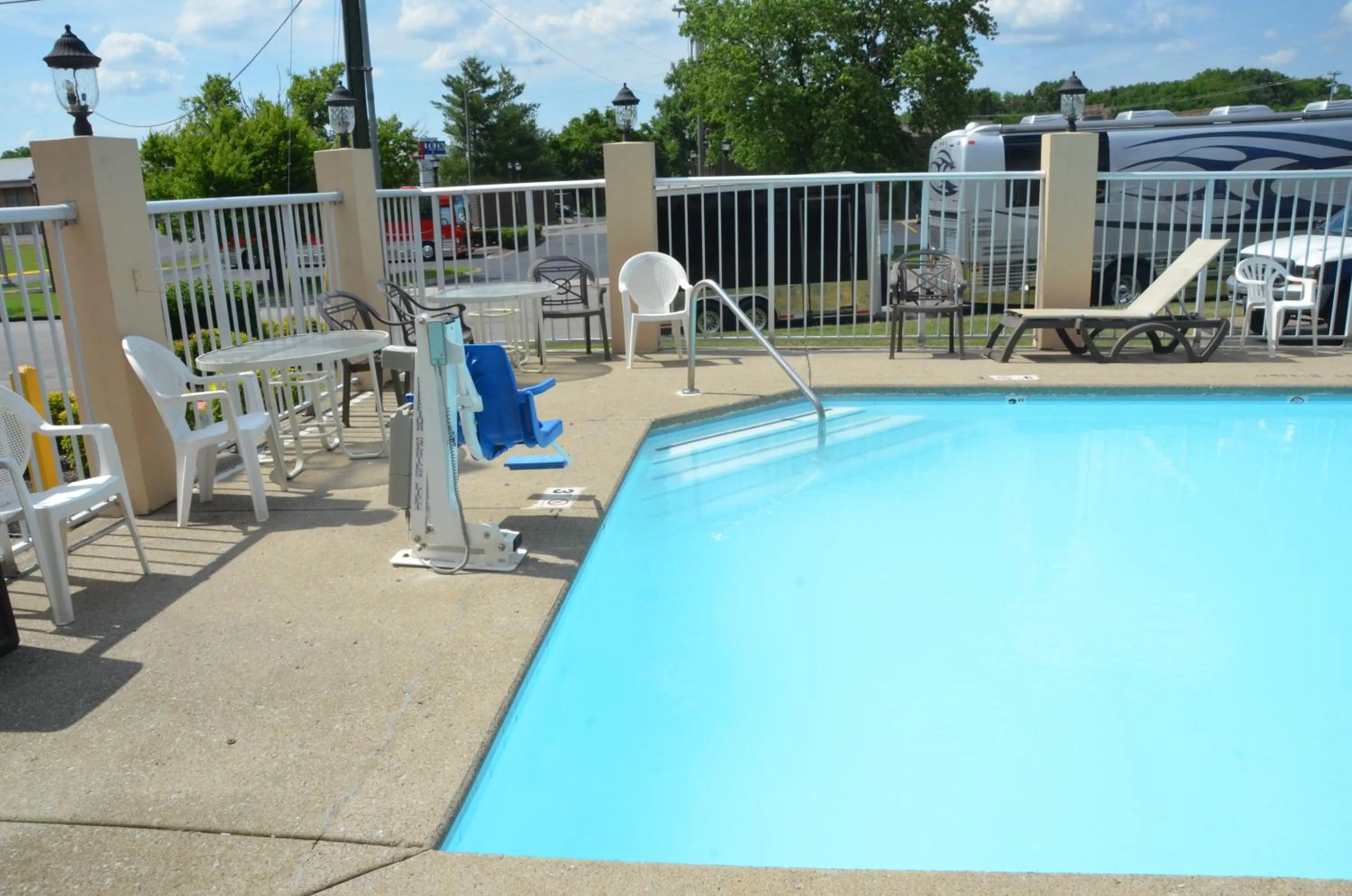 Swimming pool in Days Inn by Wyndham Airport Nashville East