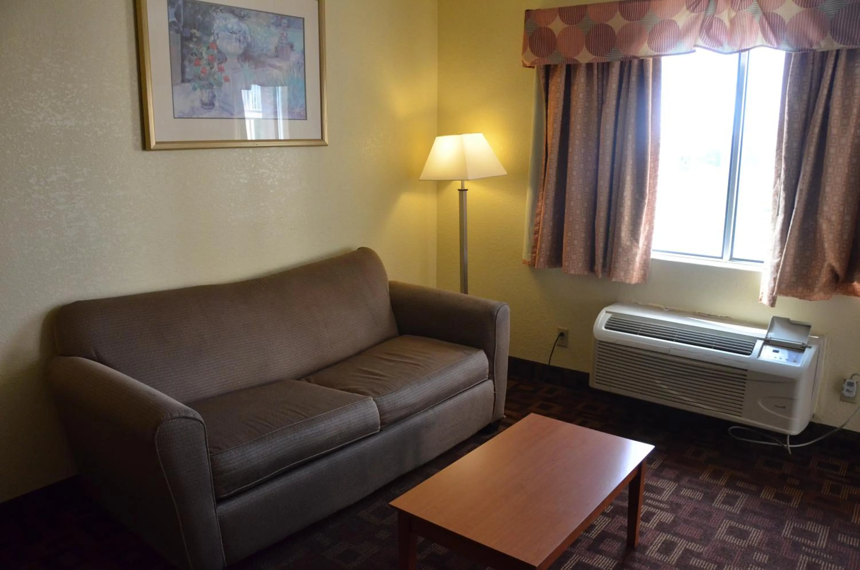 Seating area in Days Inn by Wyndham Airport Nashville East