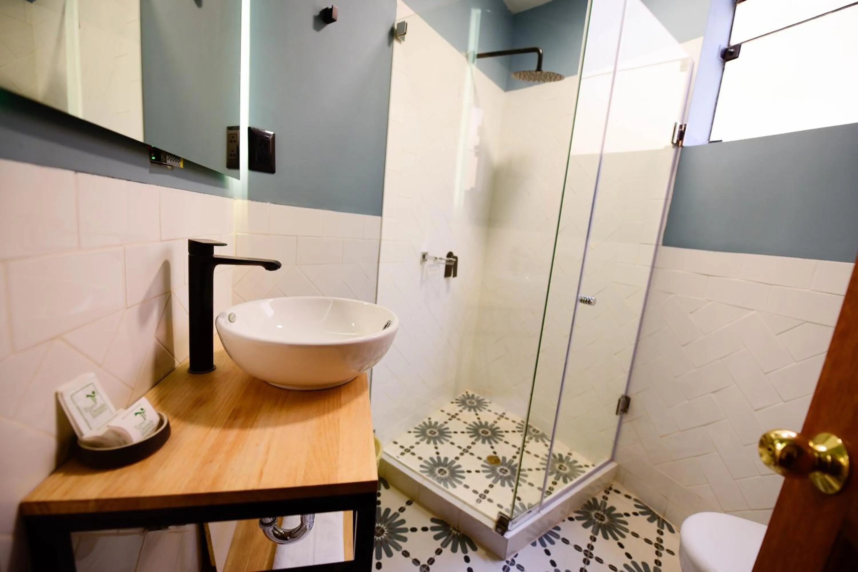 Shower in Torre Dorada Cusco