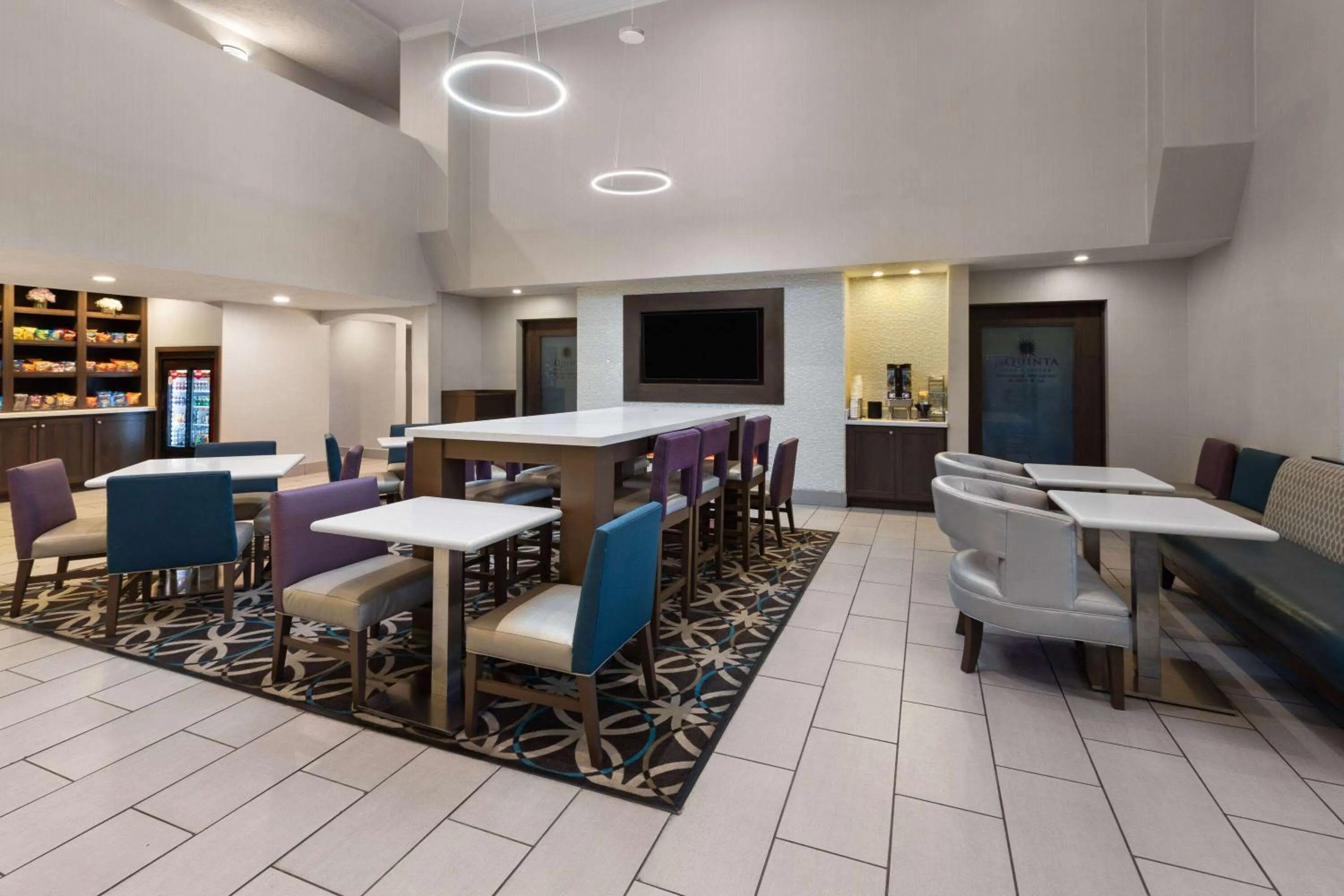 Lobby or reception in La Quinta by Wyndham North Orem
