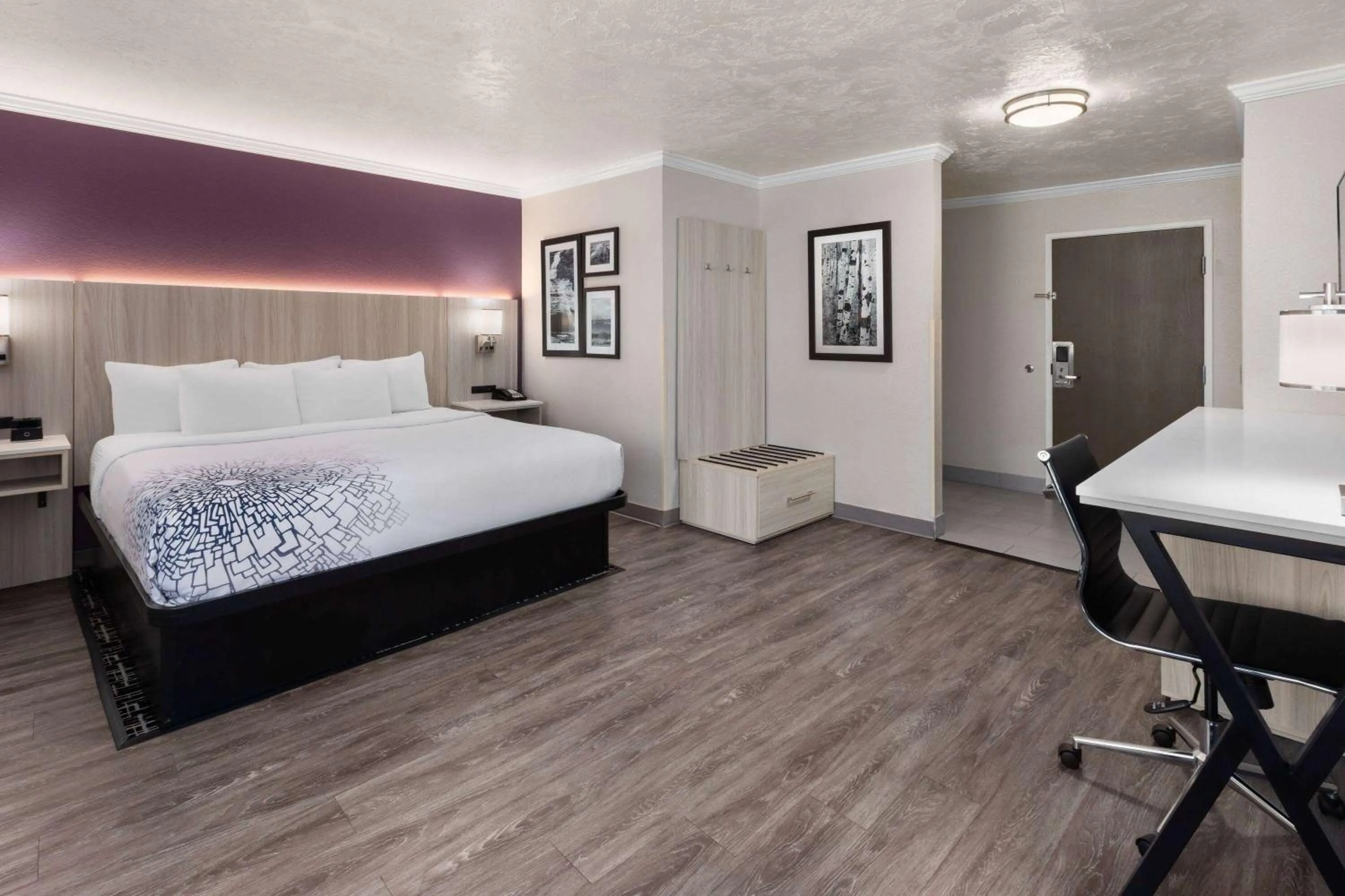 Photo of the whole room, Bed in La Quinta by Wyndham North Orem