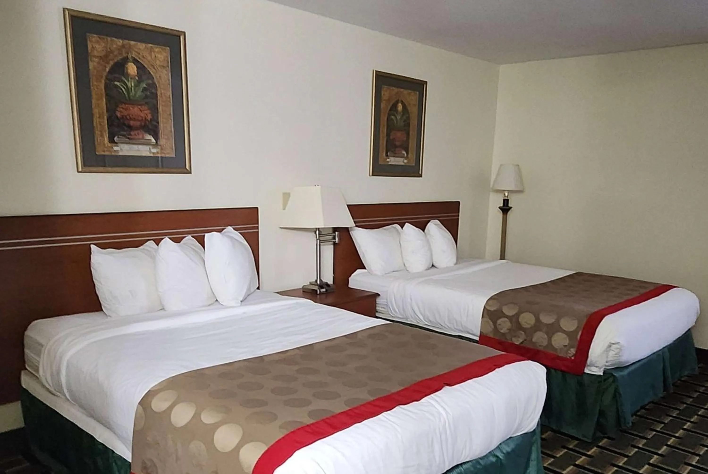 Photo of the whole room, Bed in Baymont by Wyndham Decatur