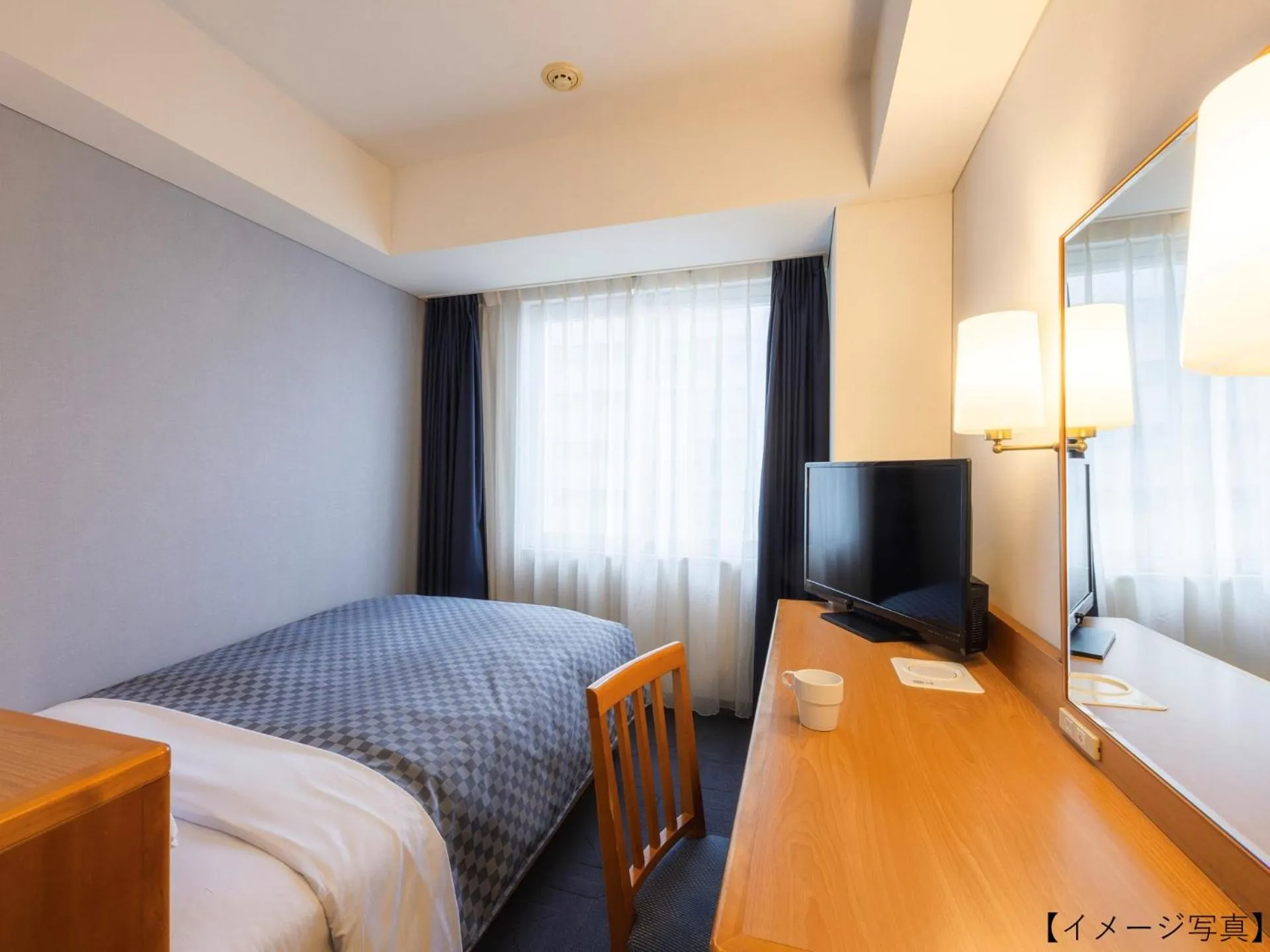 Photo of the whole room, Bed in Yokohama Sakuragicho Washington Hotel