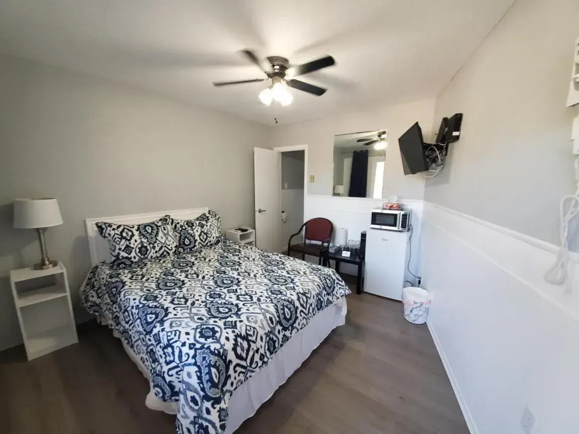 Queen Room in Celadon Lodge Queen Room in Celadon Lodge