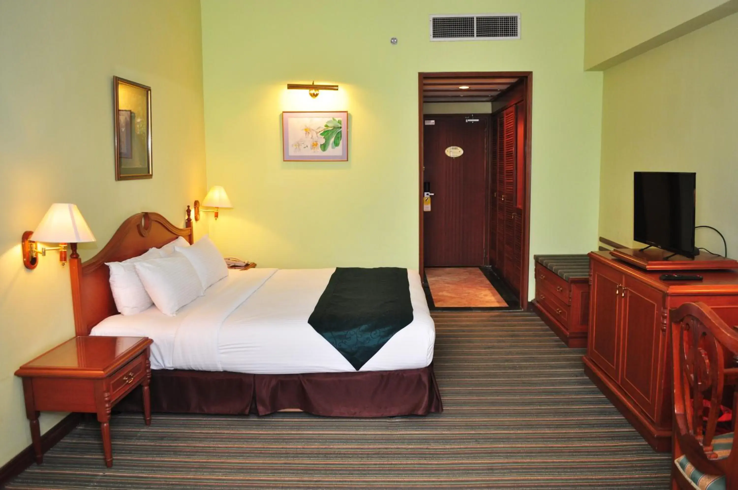 Bed in Mulia Hotel Bed in Mulia Hotel