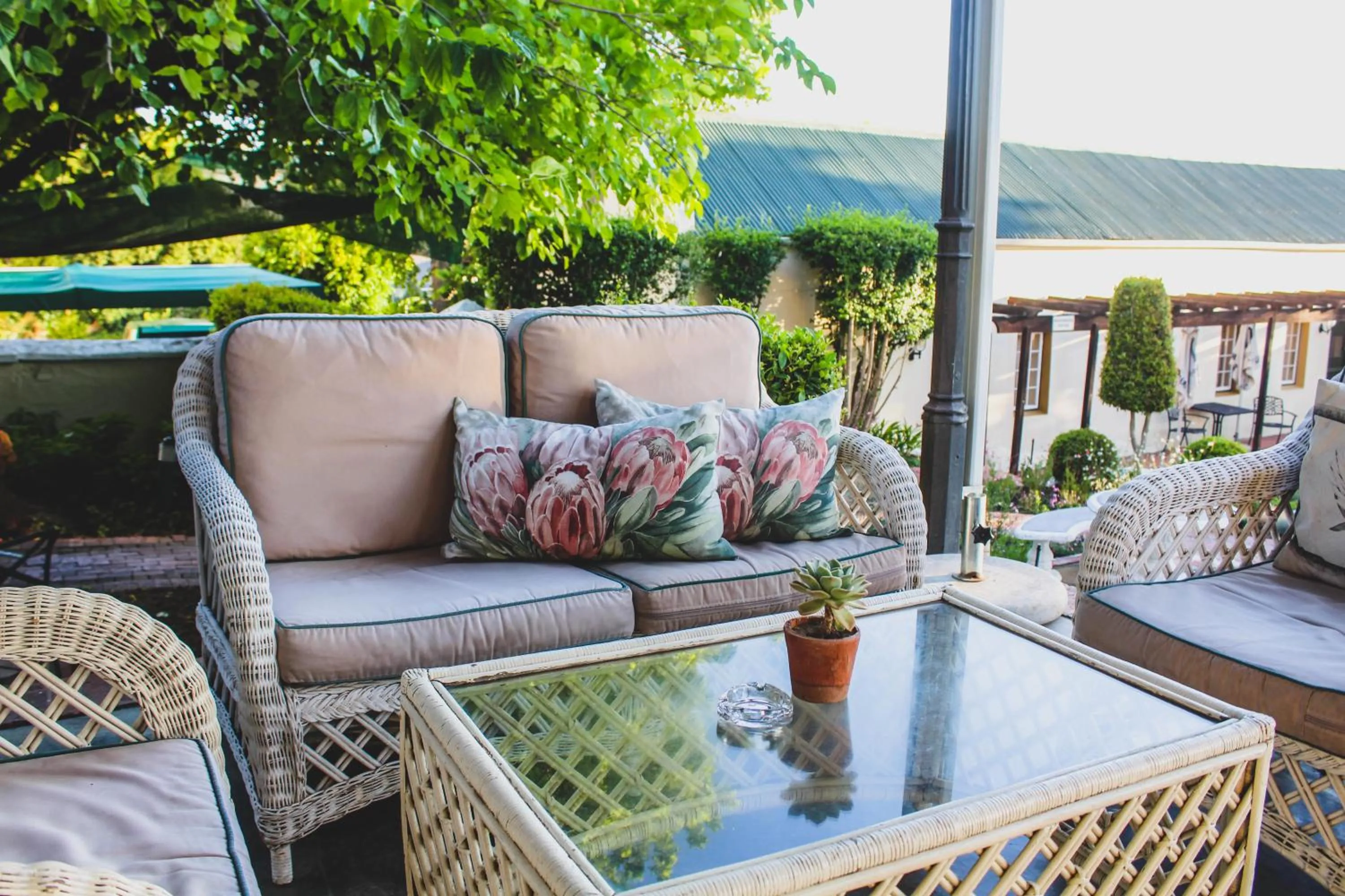 Pontac Manor Hotel & Restaurant