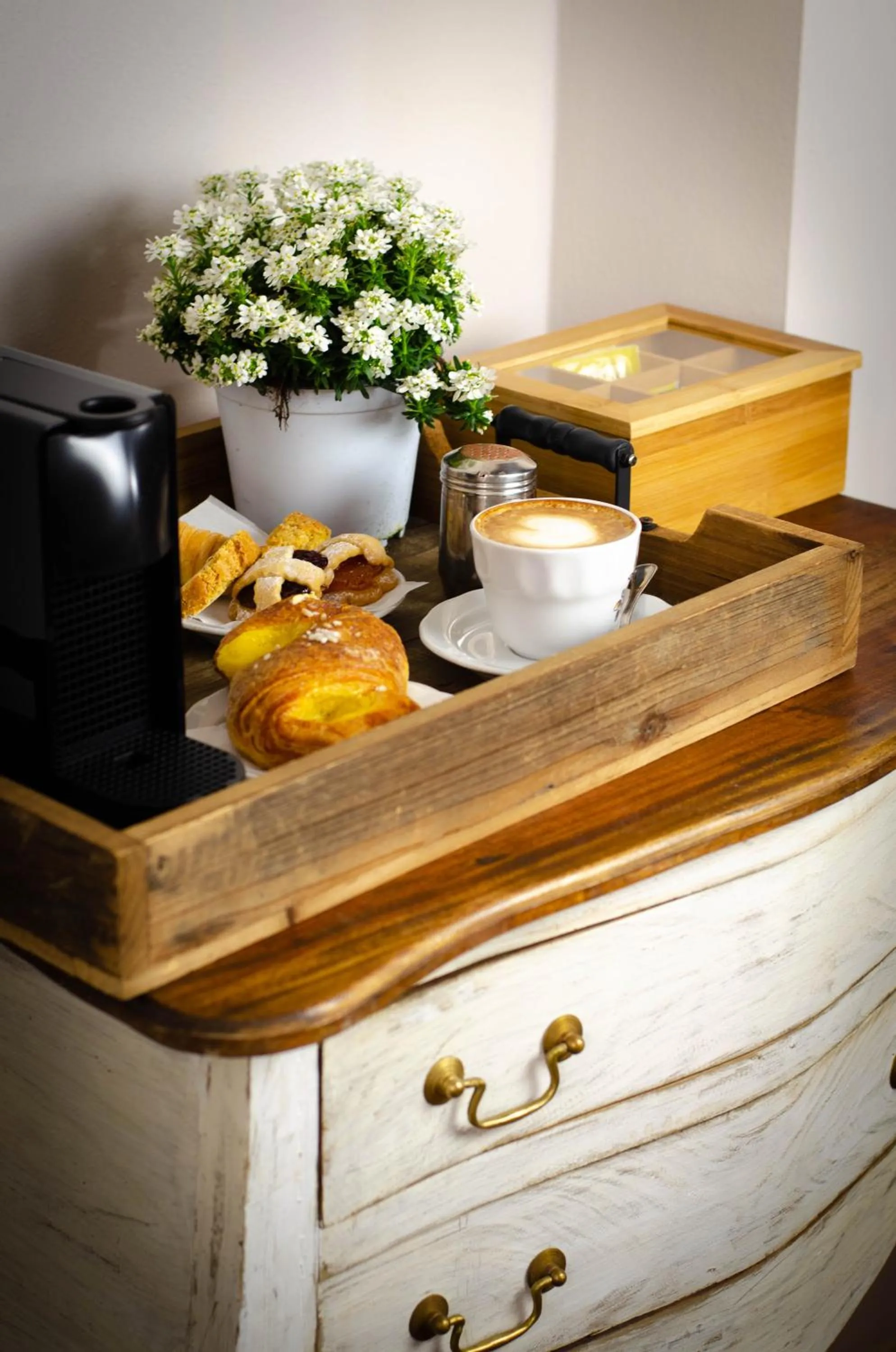 Food and drinks in Dimora Dell'Erbe Rooms