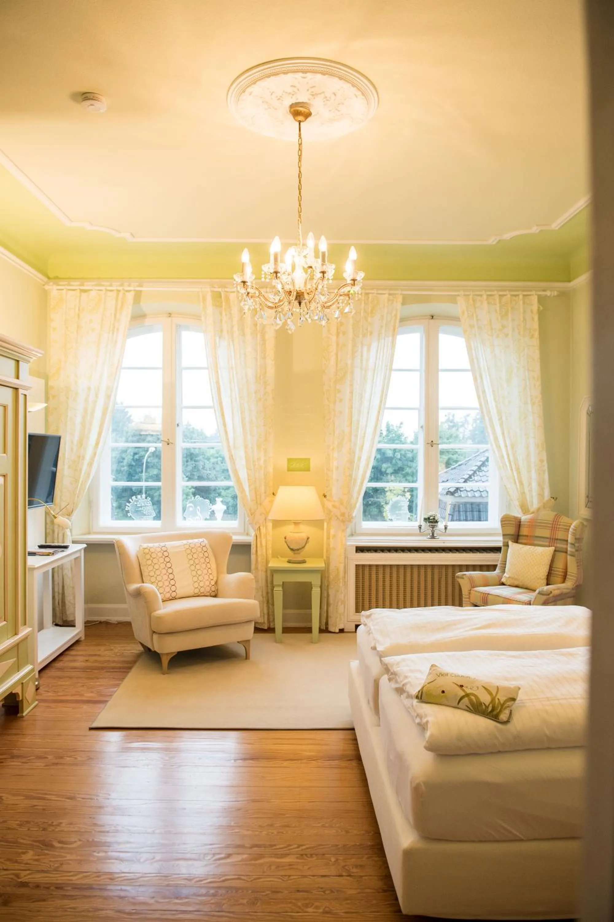 Seating area, Bed in Lübecker Krönchen