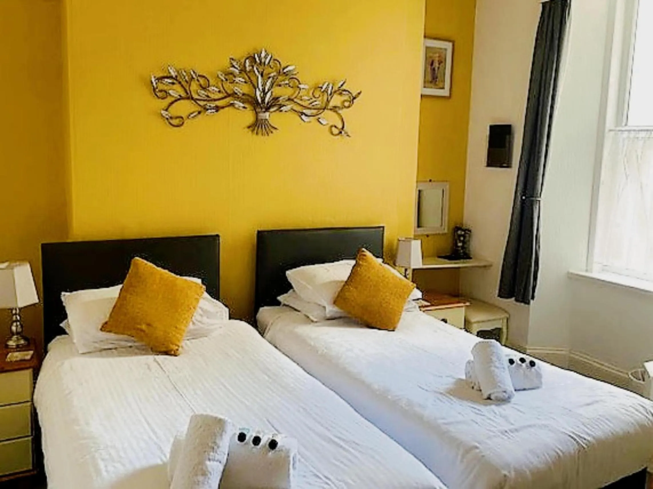 Bed in Babbacombe Palms