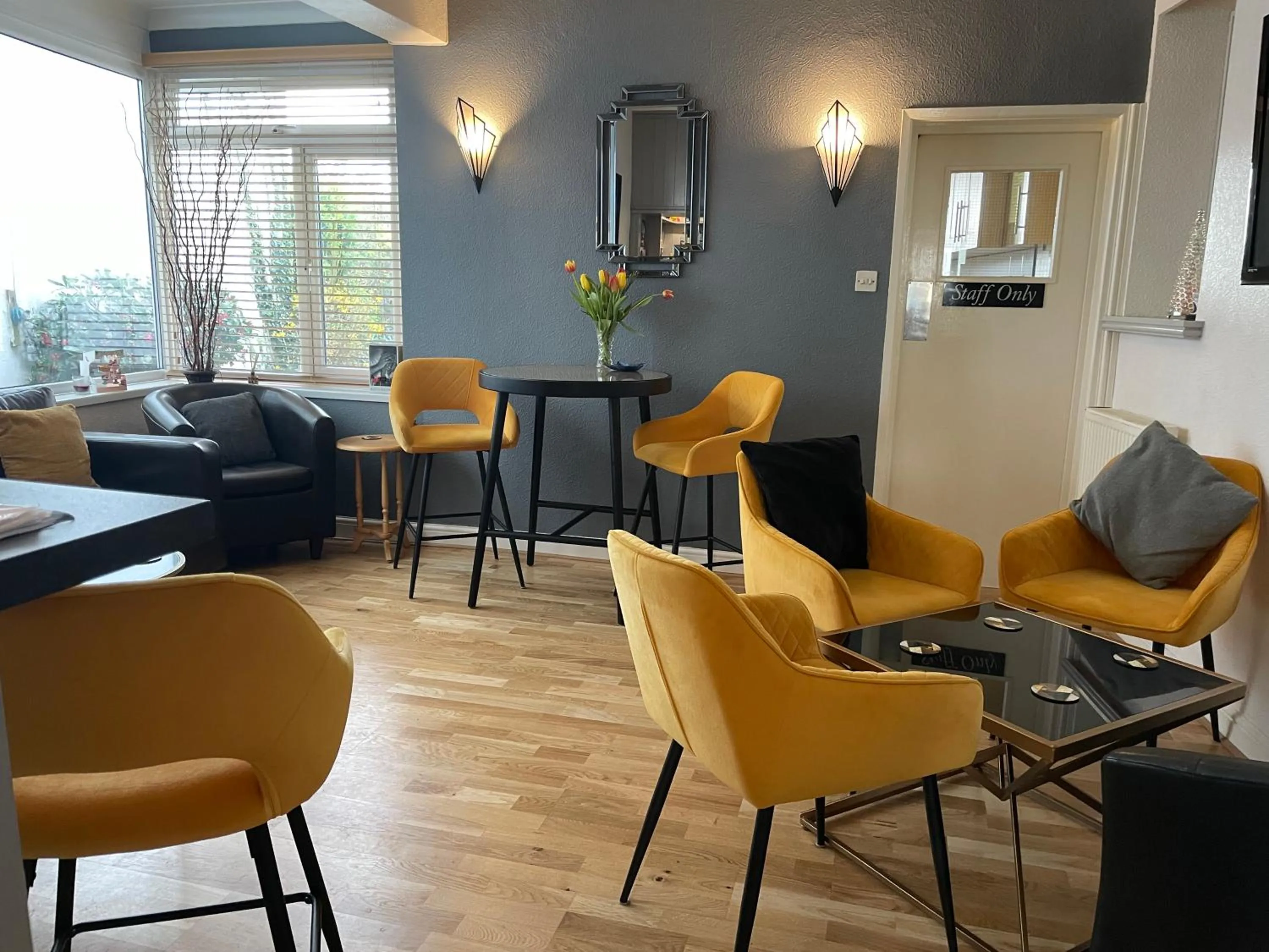 Lounge or bar in Babbacombe Palms