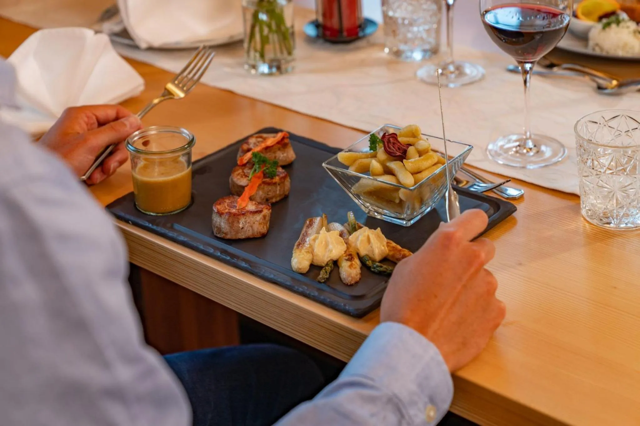 Restaurant/places to eat in Felsners Hotel & Restaurant