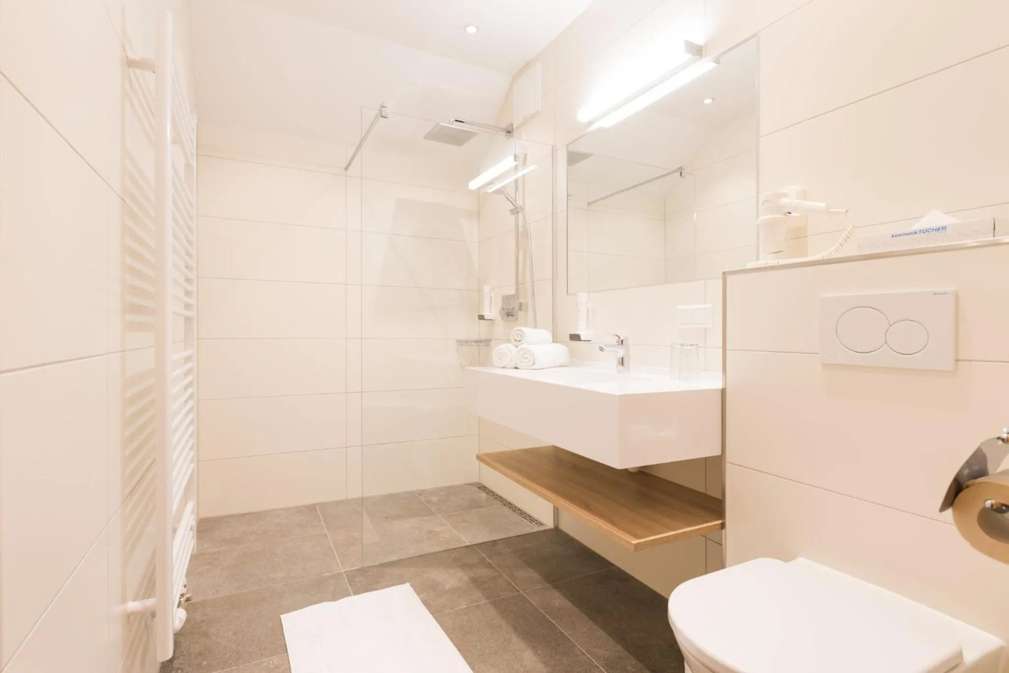 Bathroom in Felsners Hotel & Restaurant