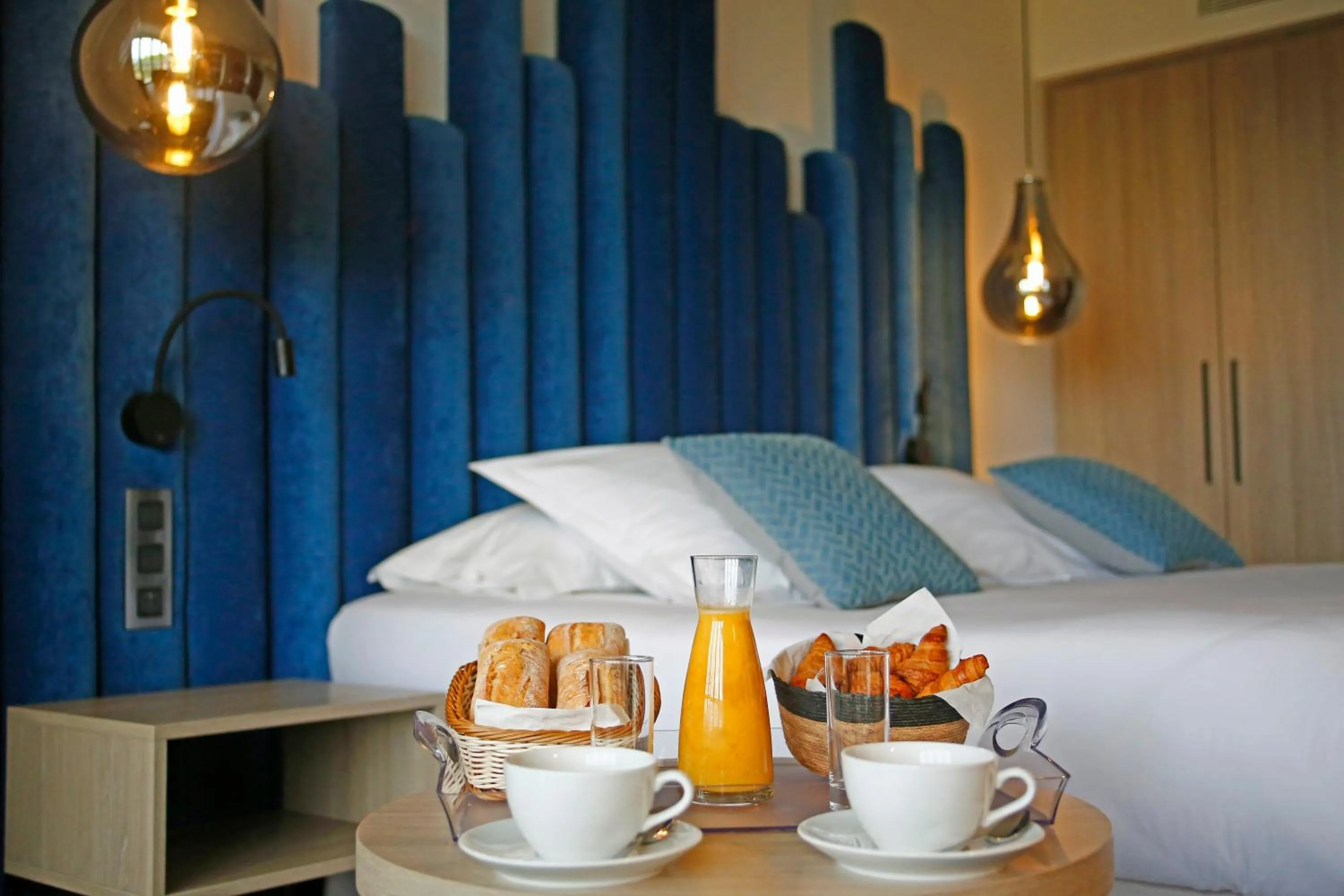 Continental breakfast, Bed in Hotel Onda