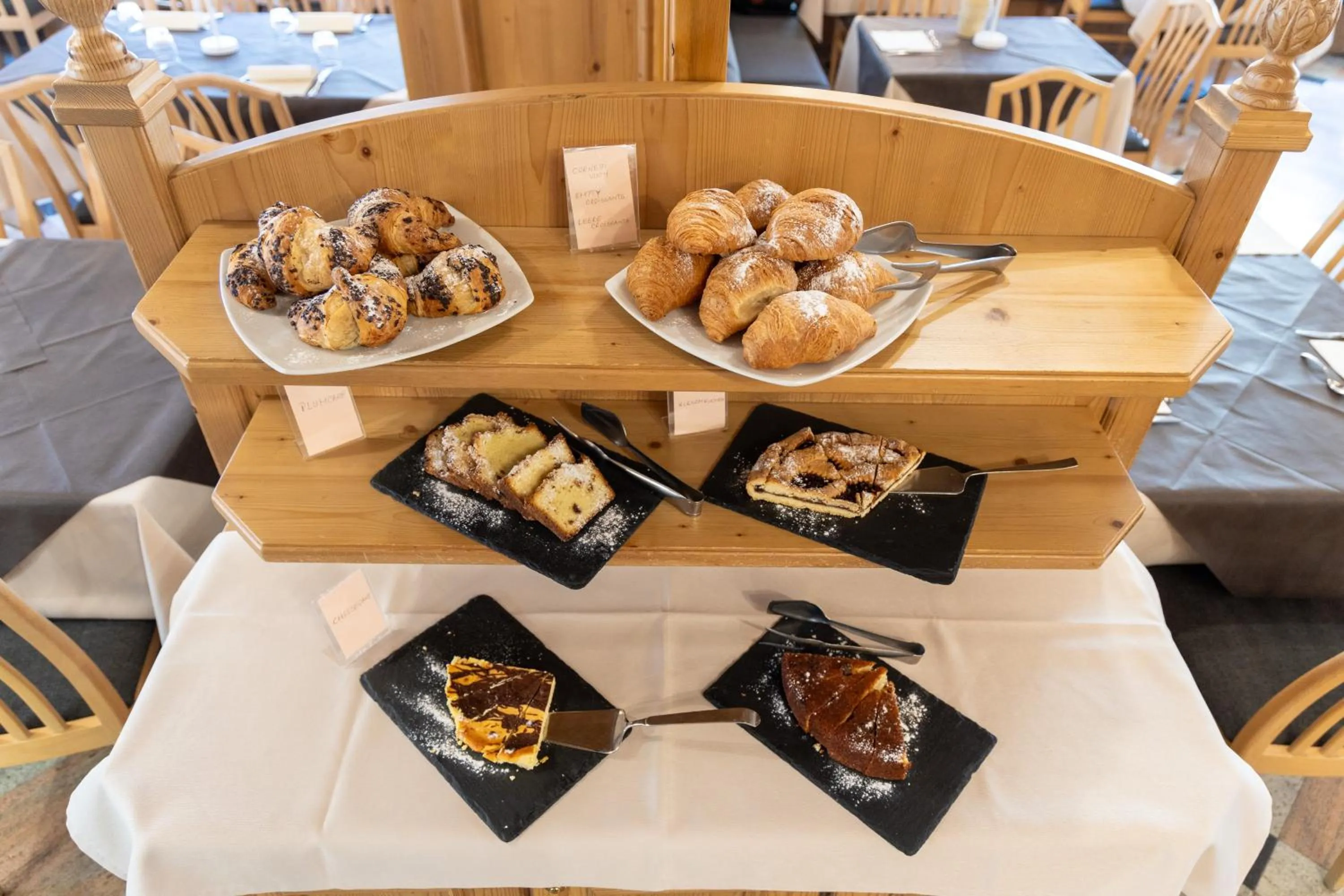 Restaurant/places to eat in Aparthotel Majestic