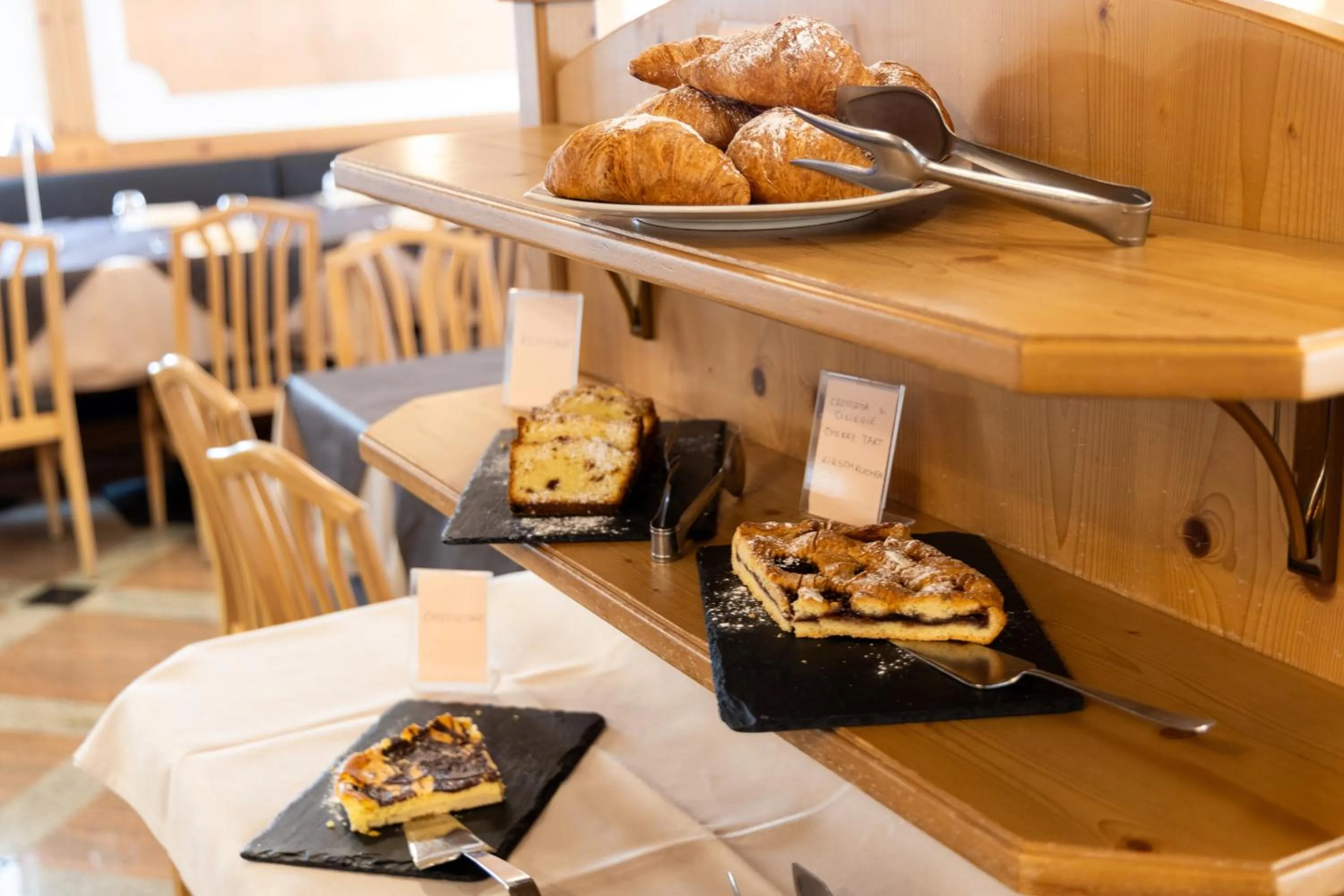 Restaurant/places to eat in Aparthotel Majestic