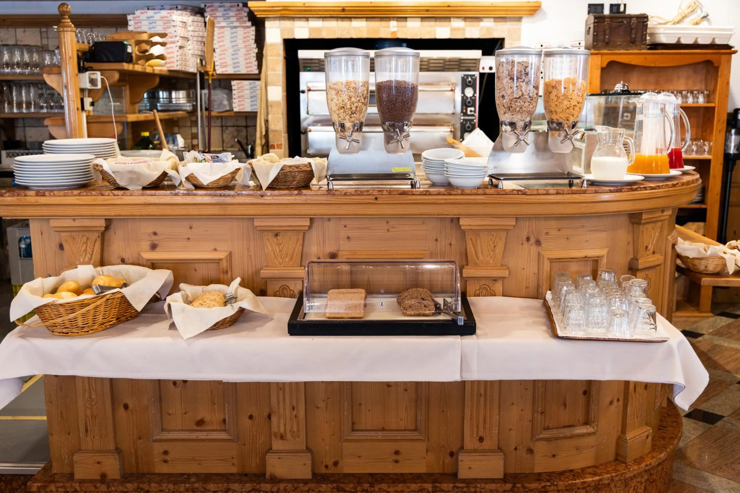 Restaurant/places to eat in Aparthotel Majestic