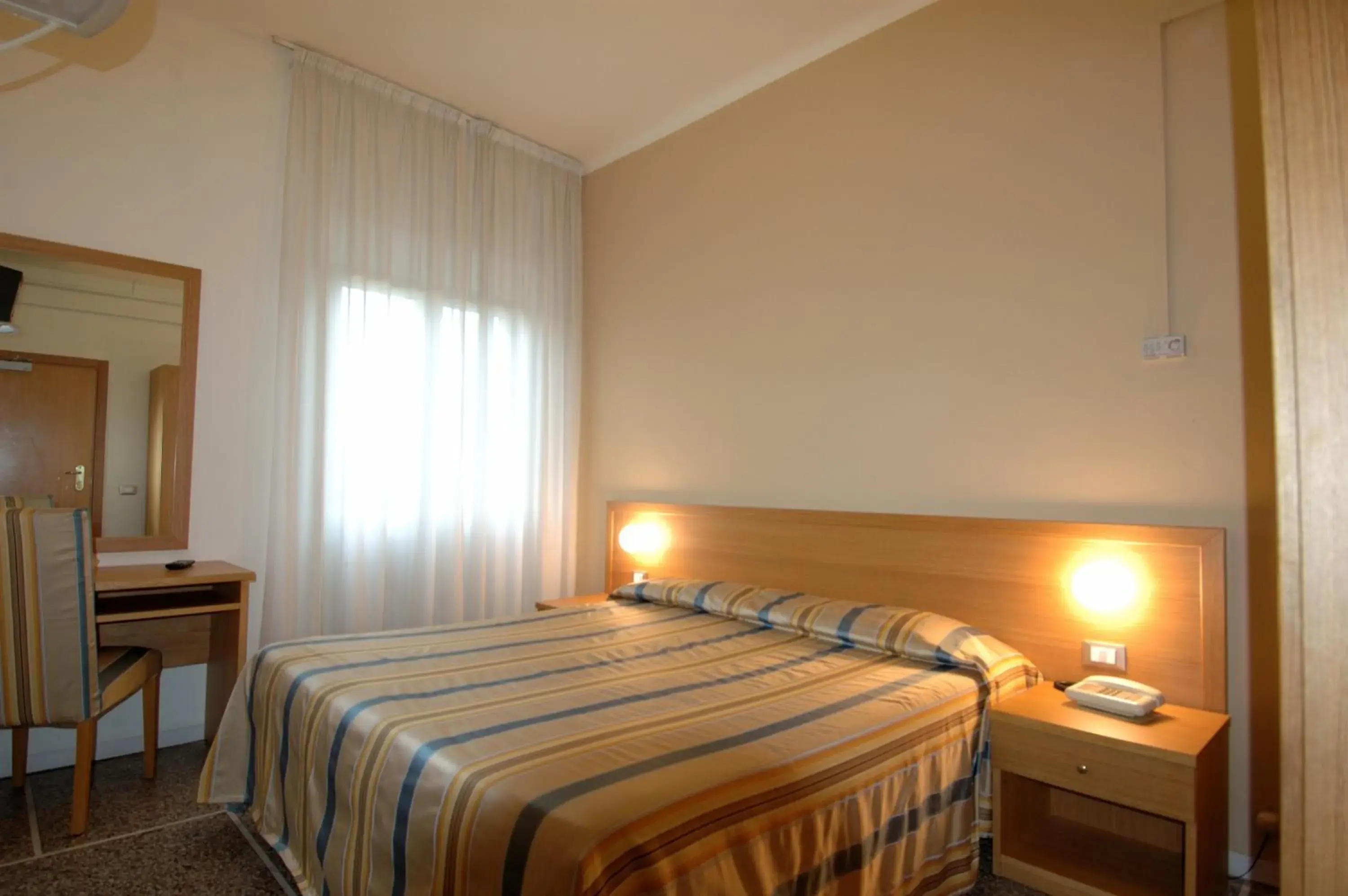 Double or Twin Room with Shared Bathroom in Hotel Moderno Double or Twin Room with Shared Bathroom in Hotel Moderno
