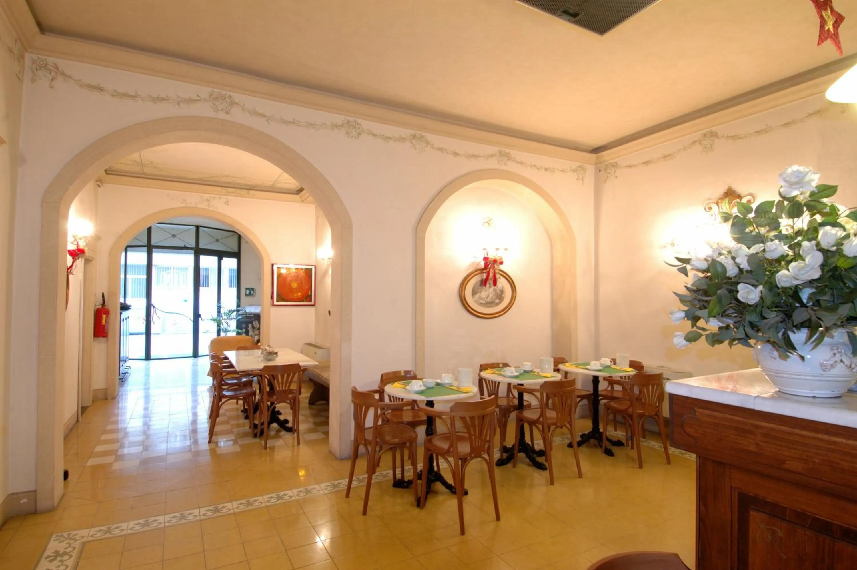 Restaurant/places to eat in Hotel Moderno