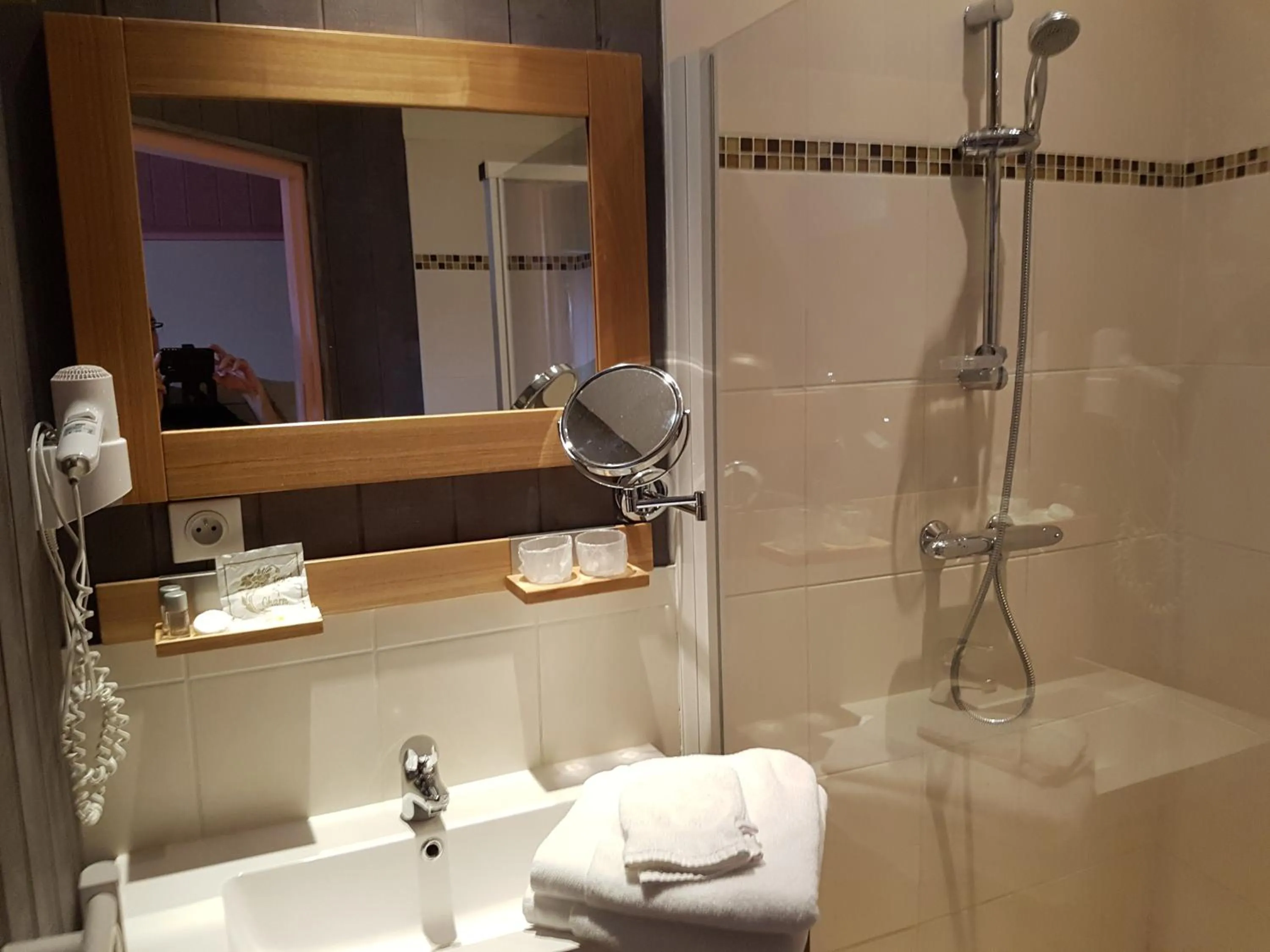 Bathroom in Logis Hôtel Relais Des Caillères