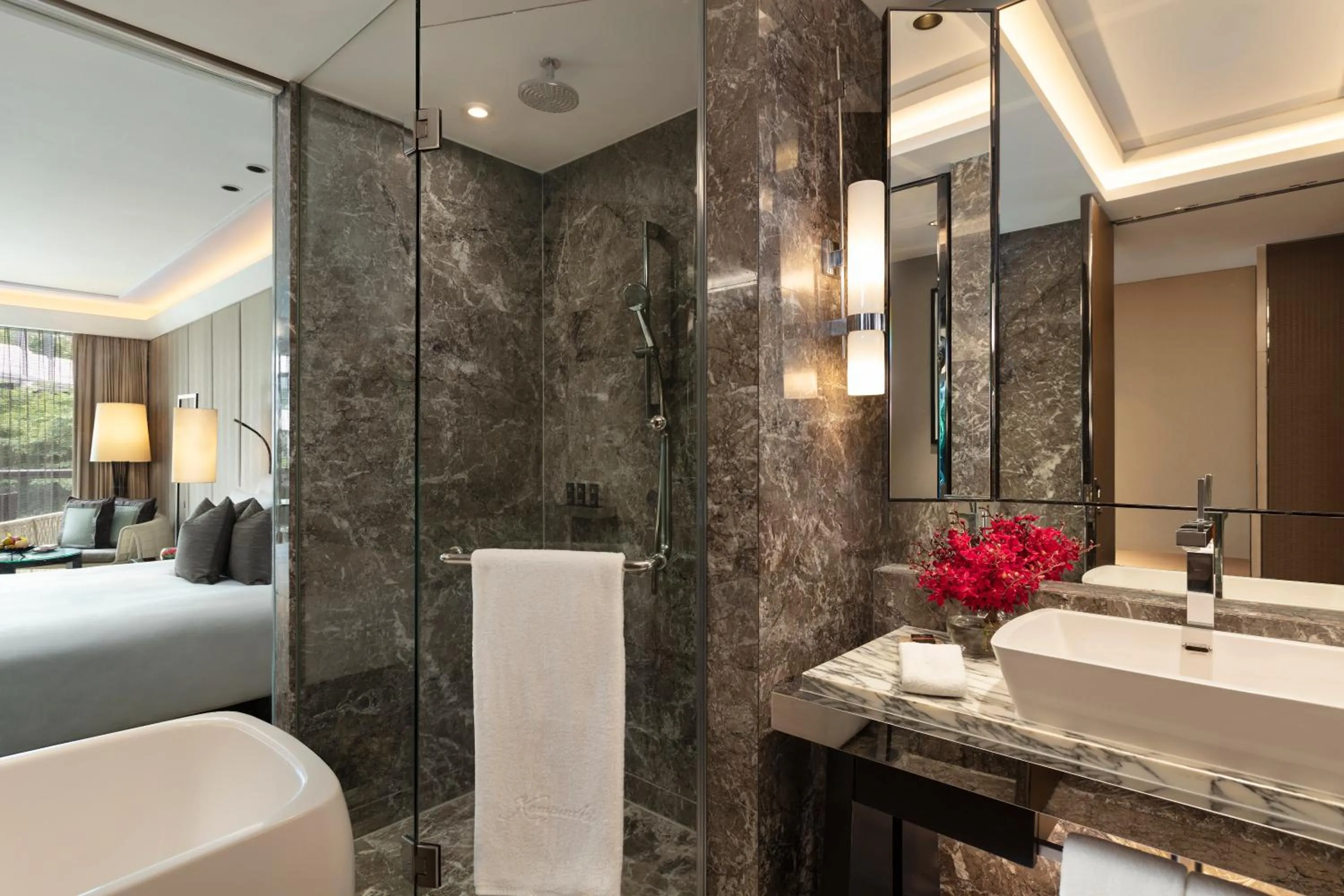 Shower, Bed in Siam Kempinski Hotel Bangkok