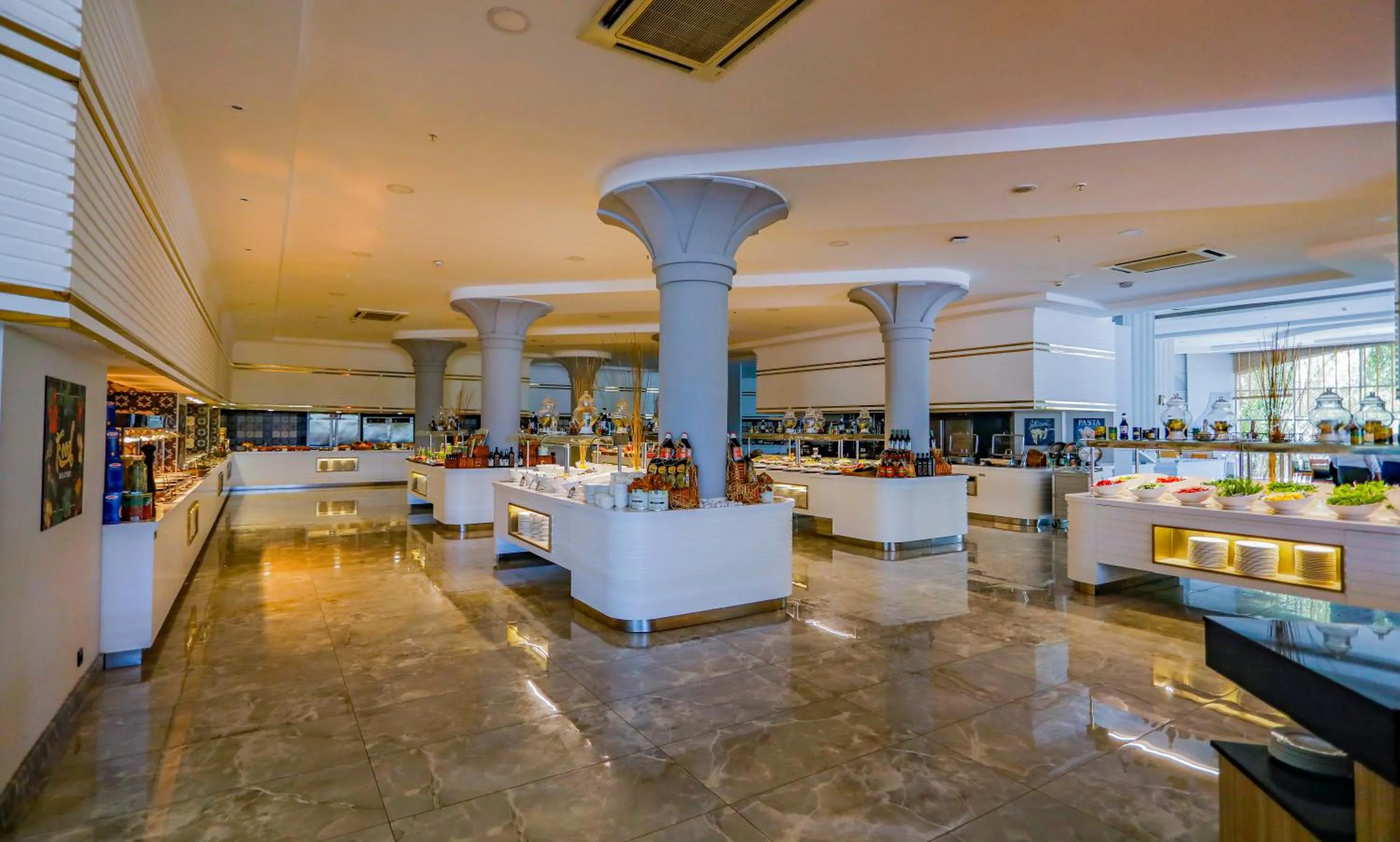 Restaurant/places to eat in Selectum Family Resort Side