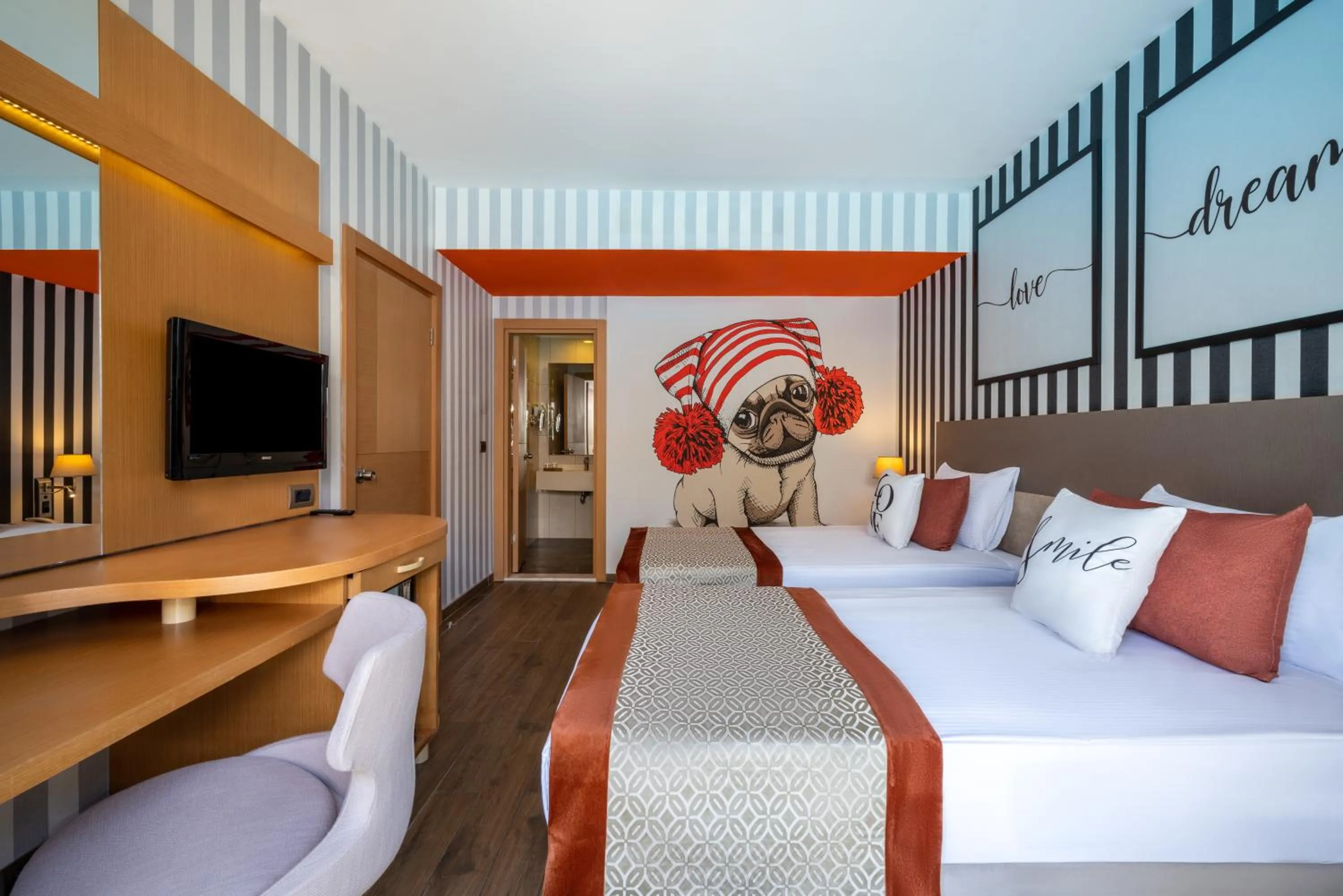 Property building, Bed in Selectum Family Resort Side