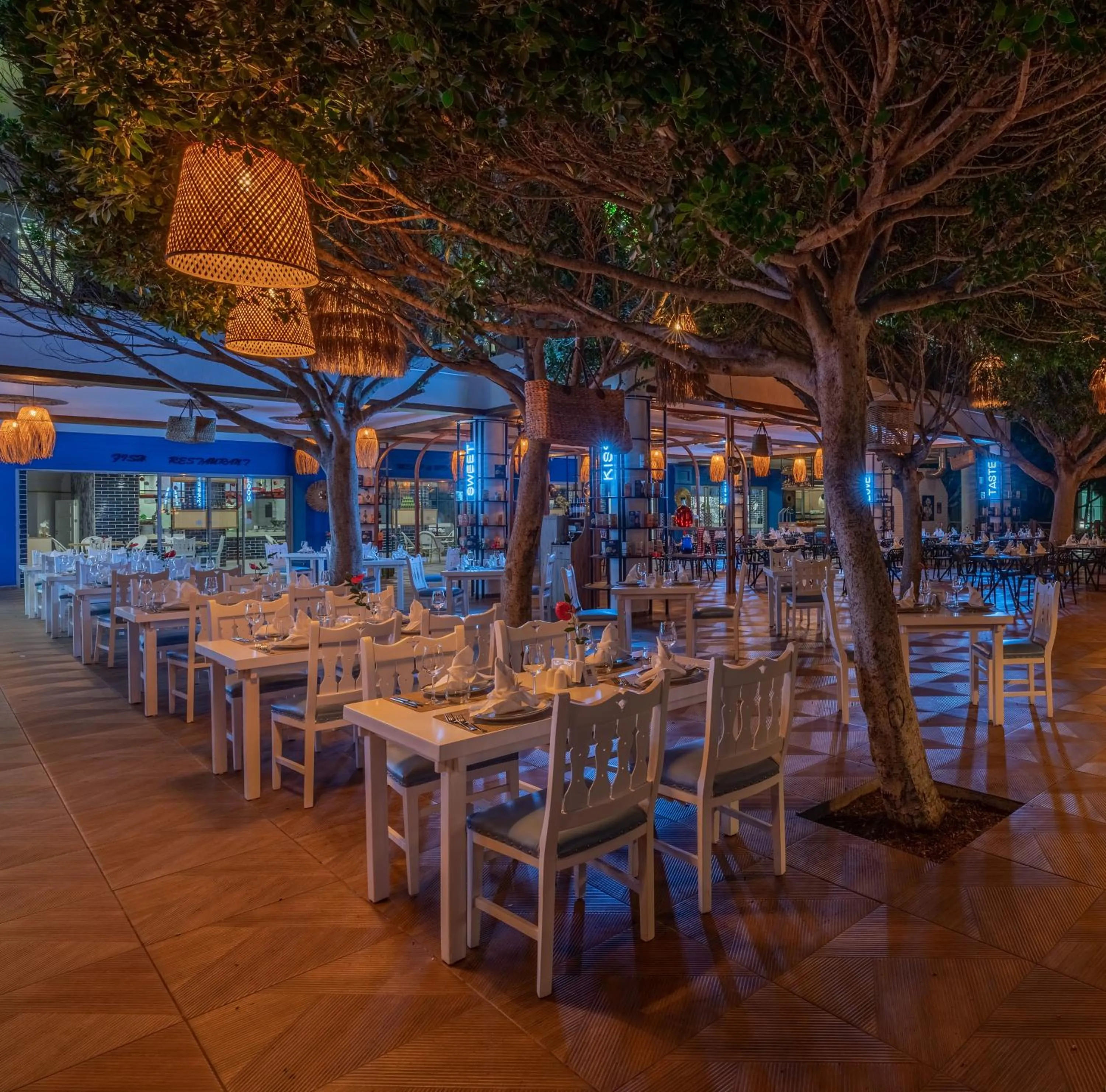 Restaurant/places to eat in Selectum Family Resort Side