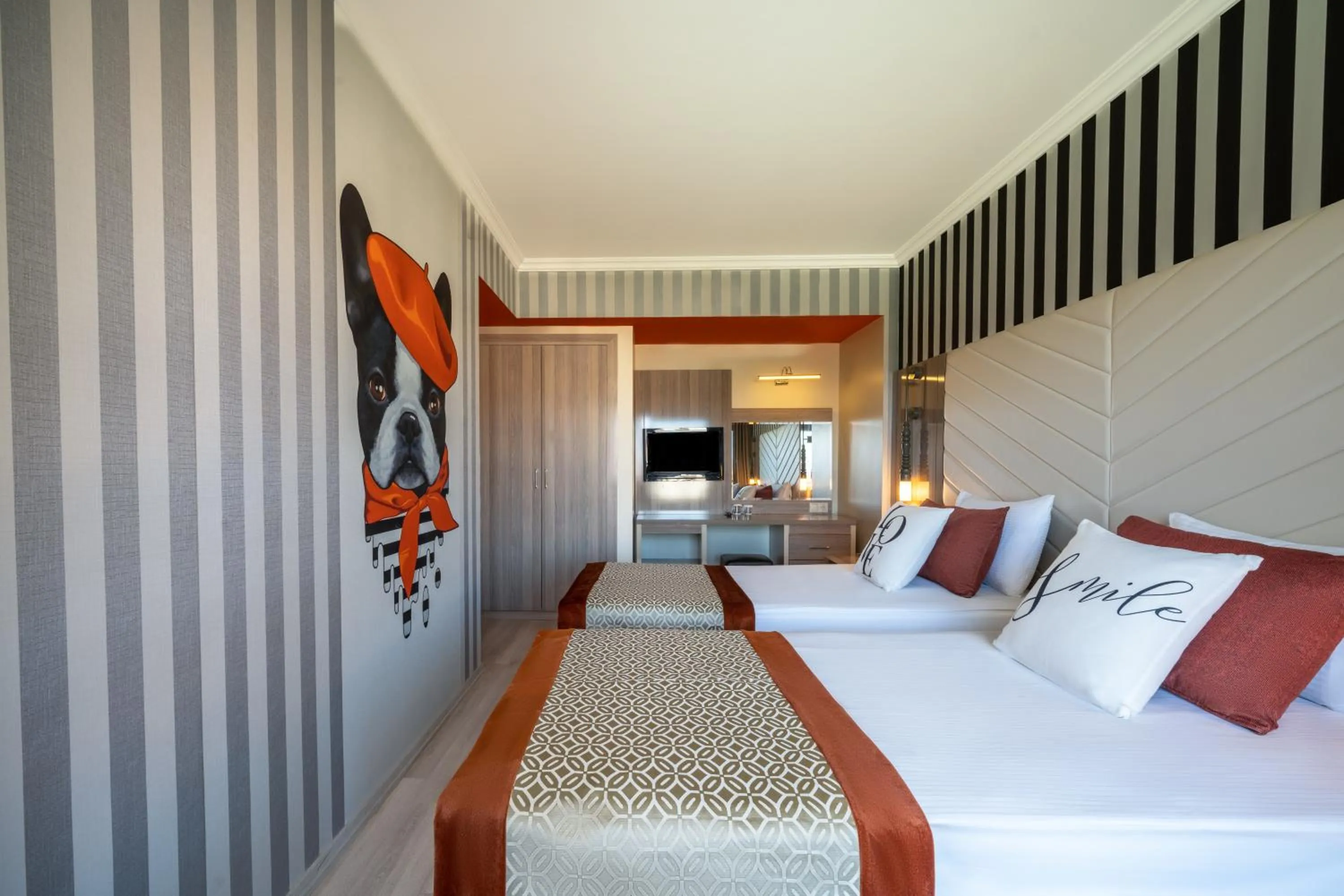 Property building, Bed in Selectum Family Resort Side