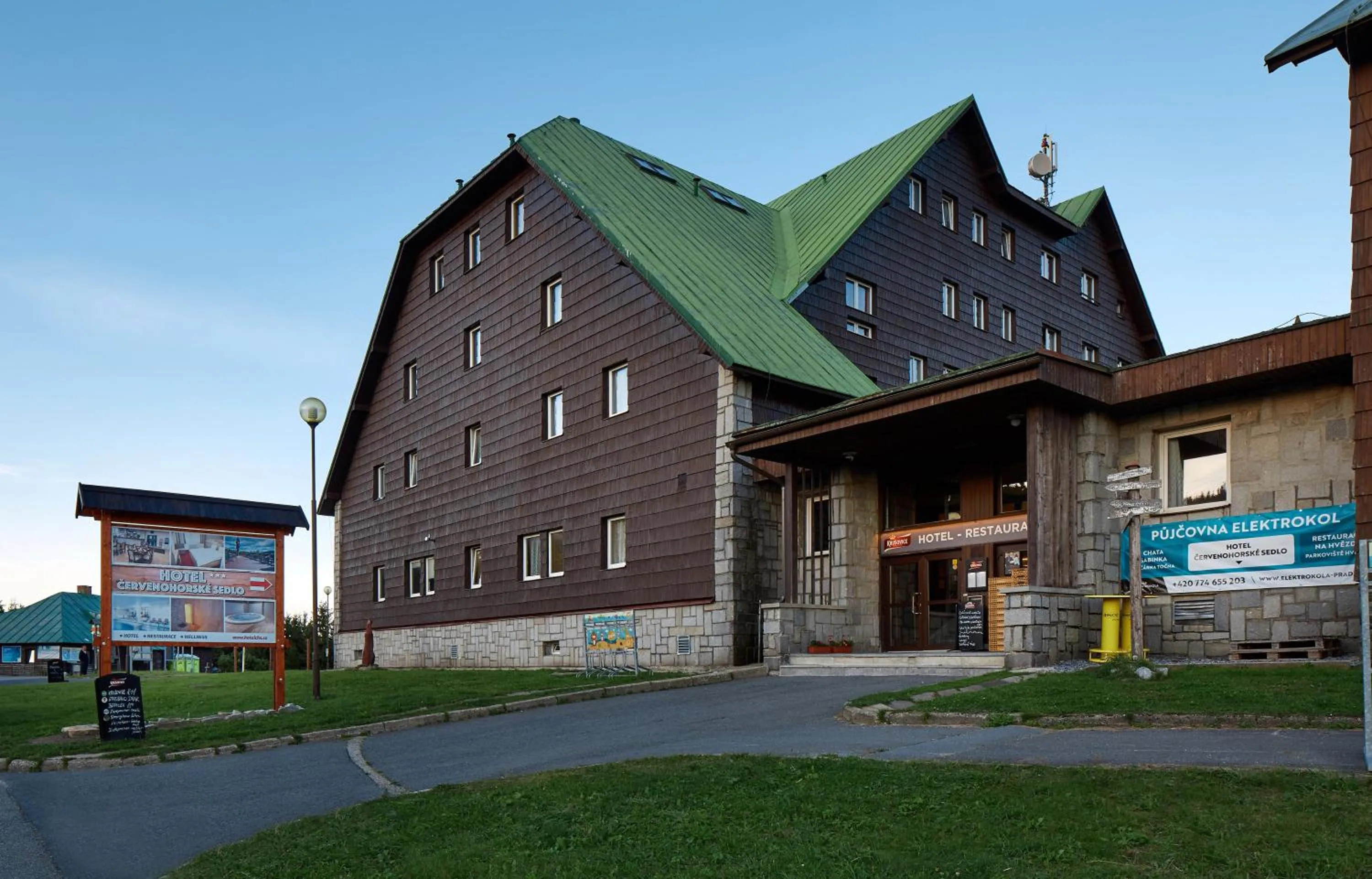 Facade/entrance in Hotel Červenohorské sedlo