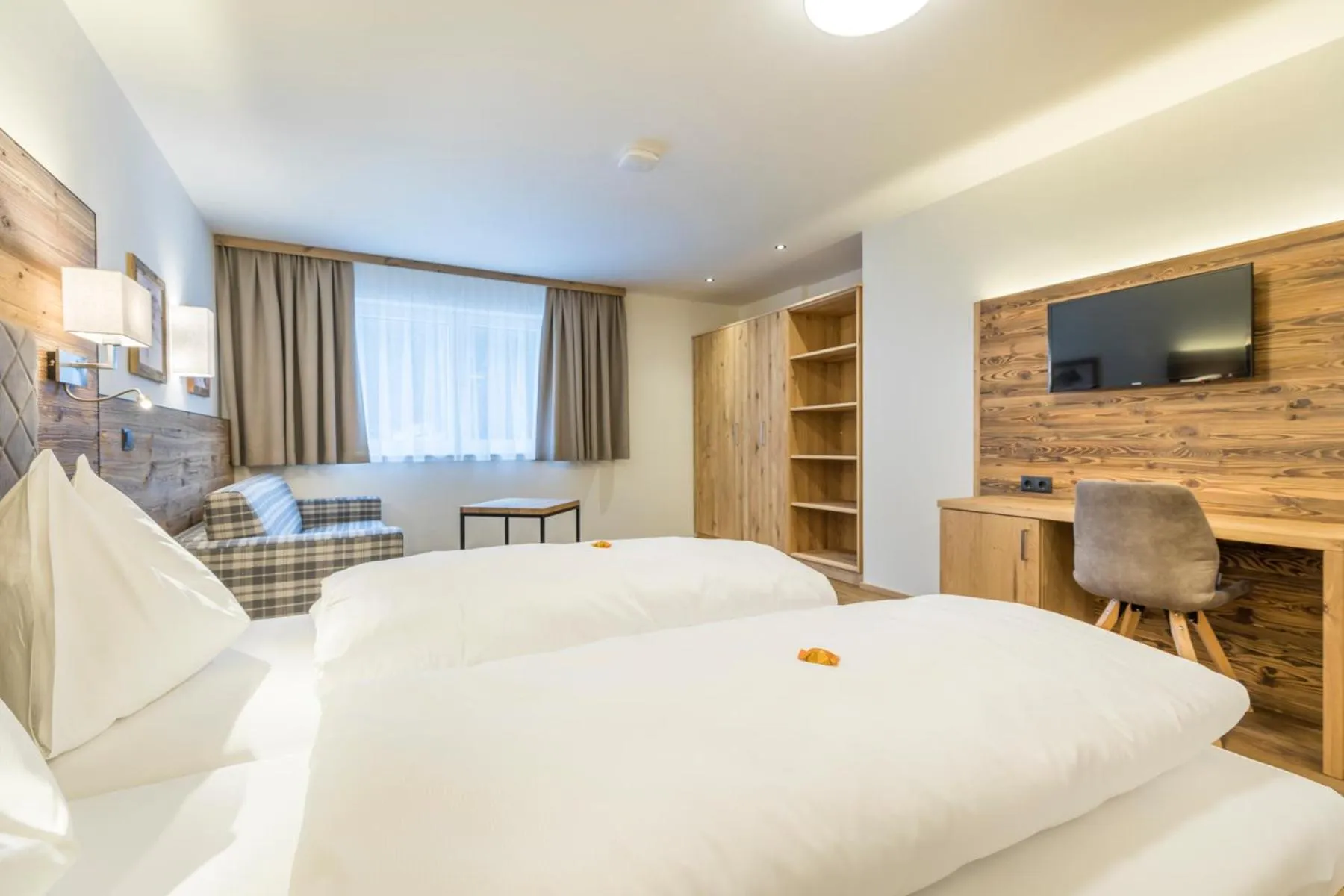 Photo of the whole room, Bed in OFENTÜRL alpine living