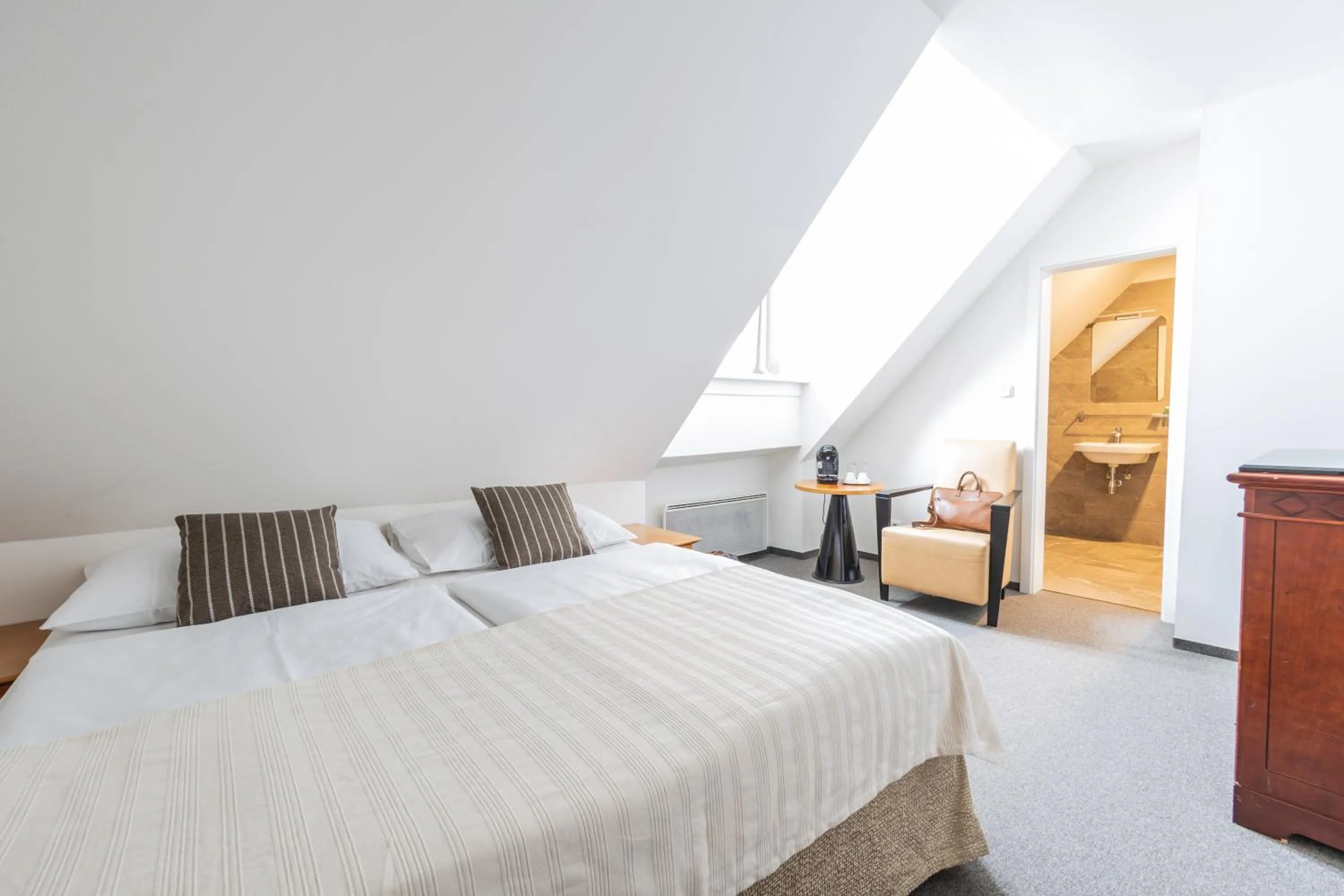 Bedroom, Bed in Hotel Petrovy kameny