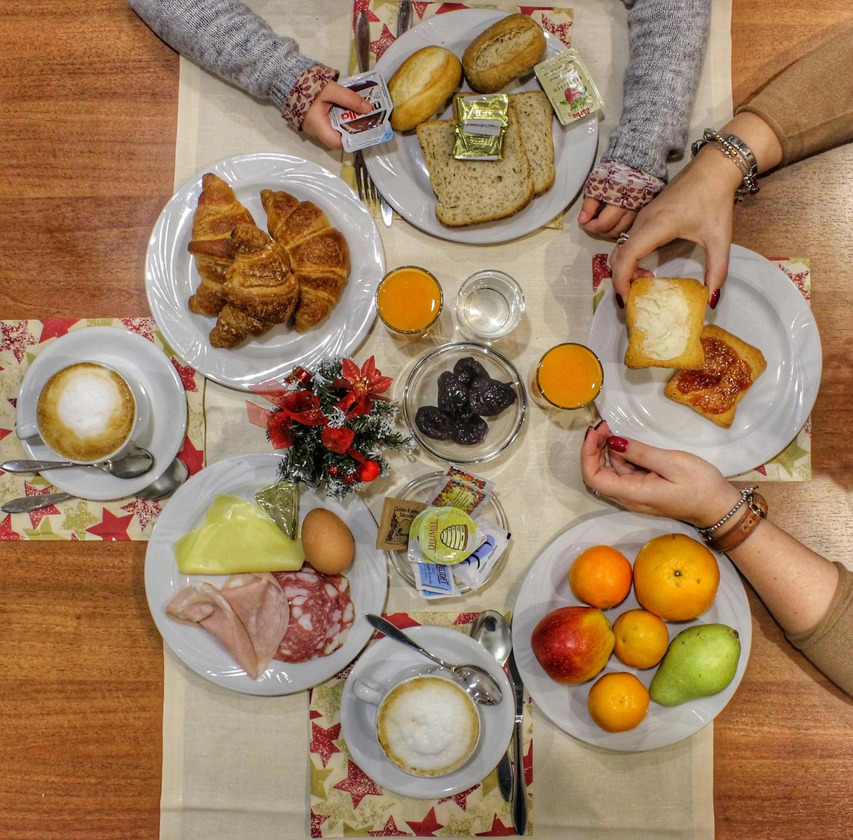 Continental breakfast in SmArt Hotel Bartolini