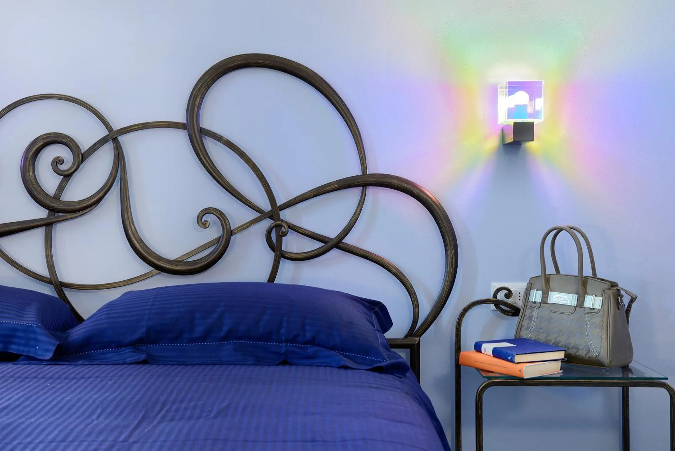 Decorative detail, Bed in SmArt Hotel Bartolini