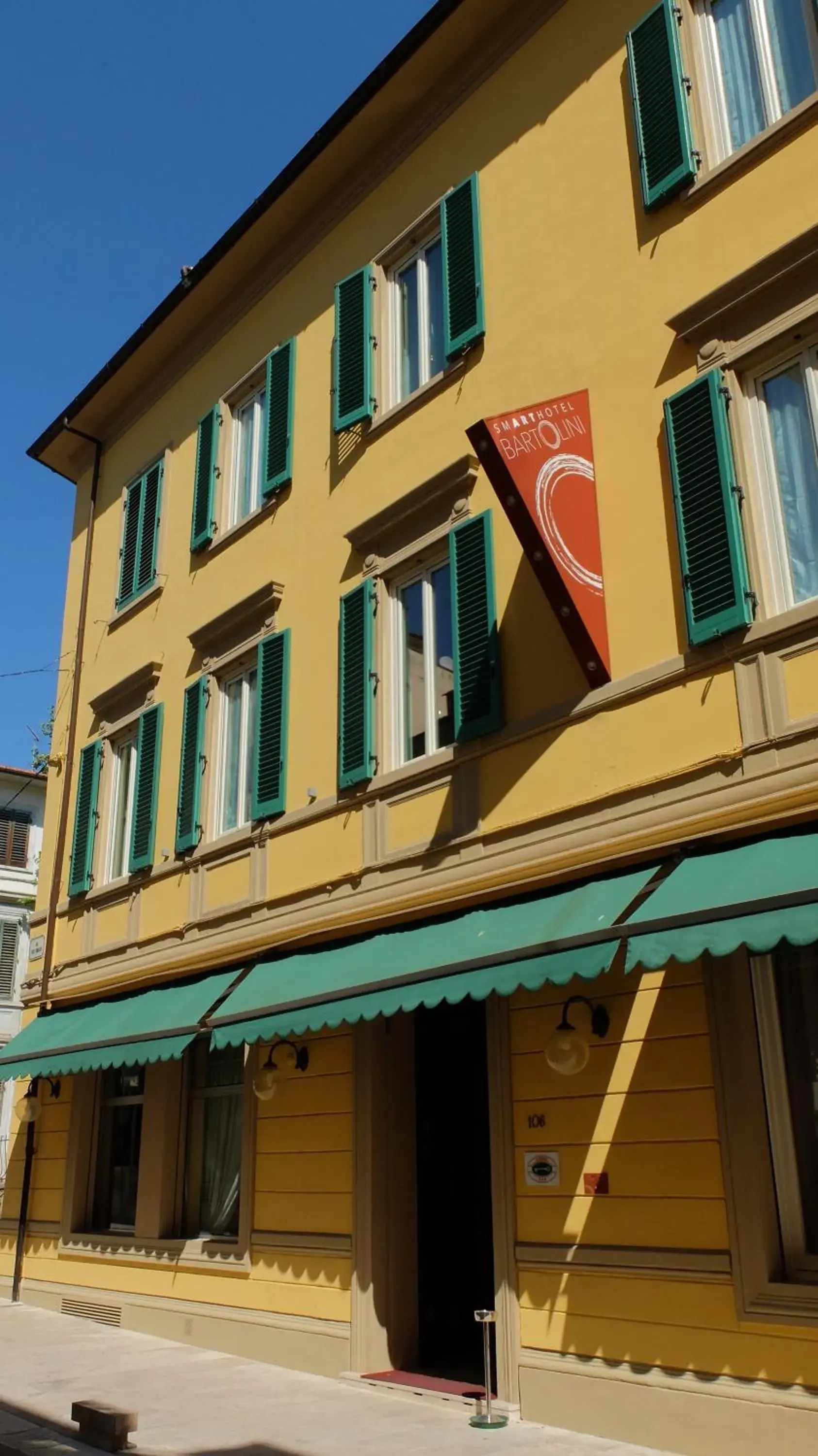 Facade/entrance in SmArt Hotel Bartolini Facade/entrance in SmArt Hotel Bartolini