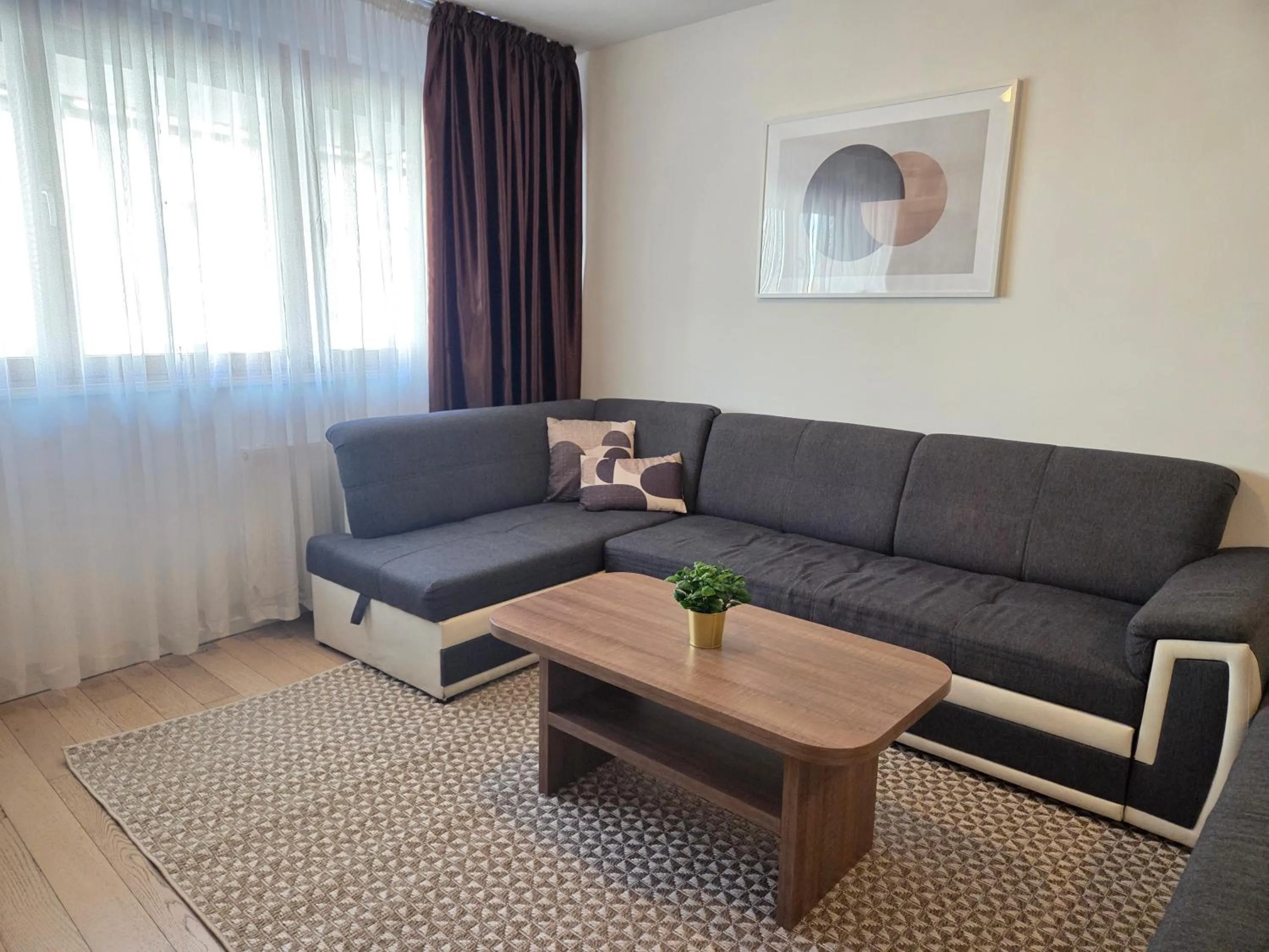 Seating area in Modern Two-Bedroom Apartment, Free Garage Parking