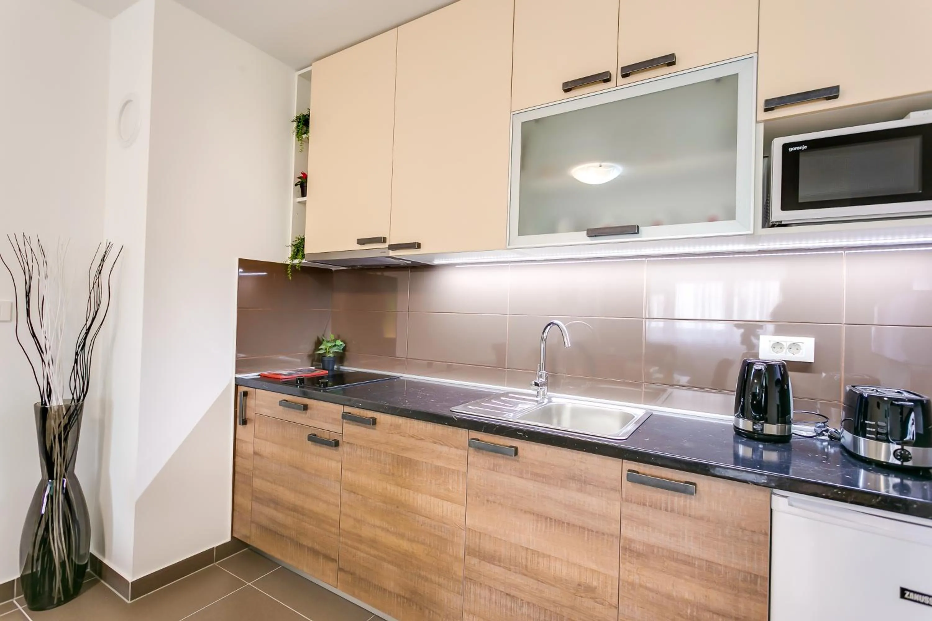 Kitchen or kitchenette in Modern Two-Bedroom Apartment, Free Garage Parking